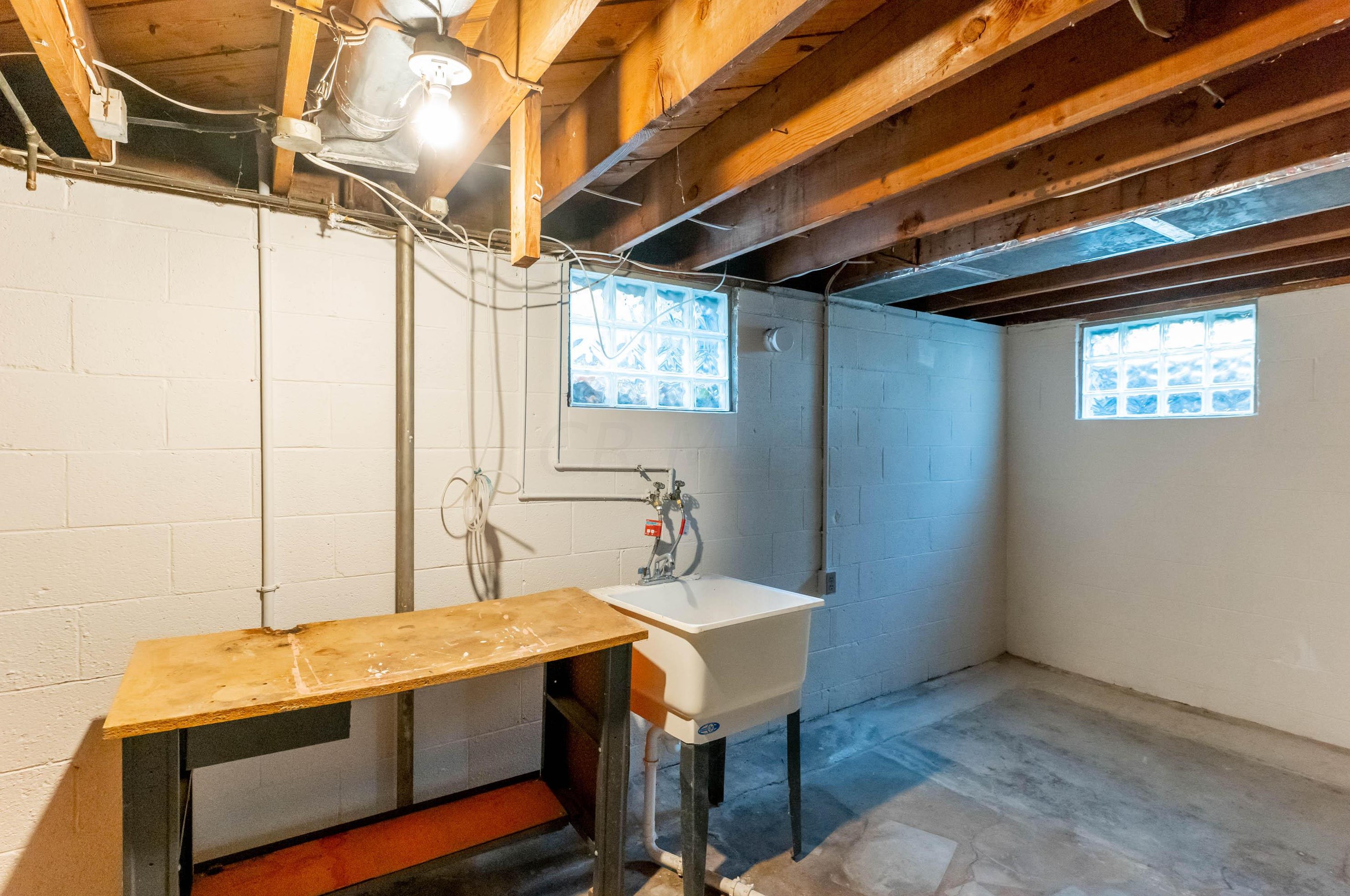 330 Cyn Dr, Columbus OH 43214-3136 exterior