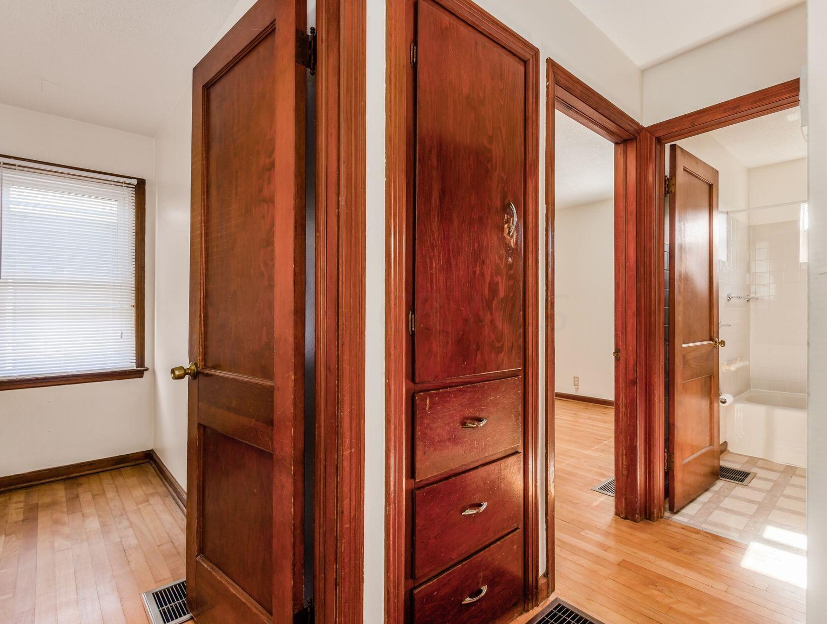 265 Chase Rd, Columbus OH 43214-1104 exterior