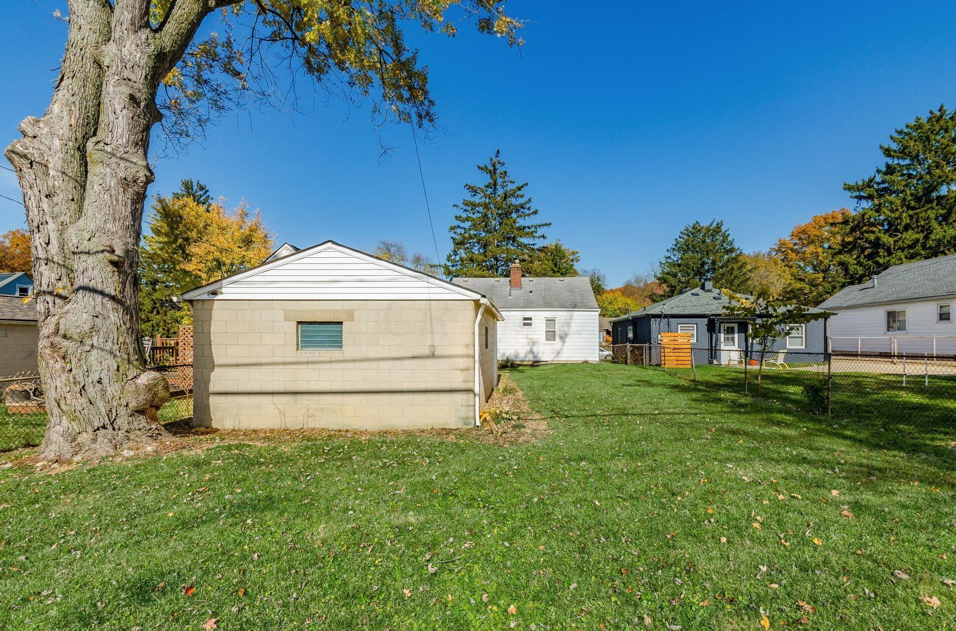 265 Chase Rd, Columbus OH 43214-1104 exterior