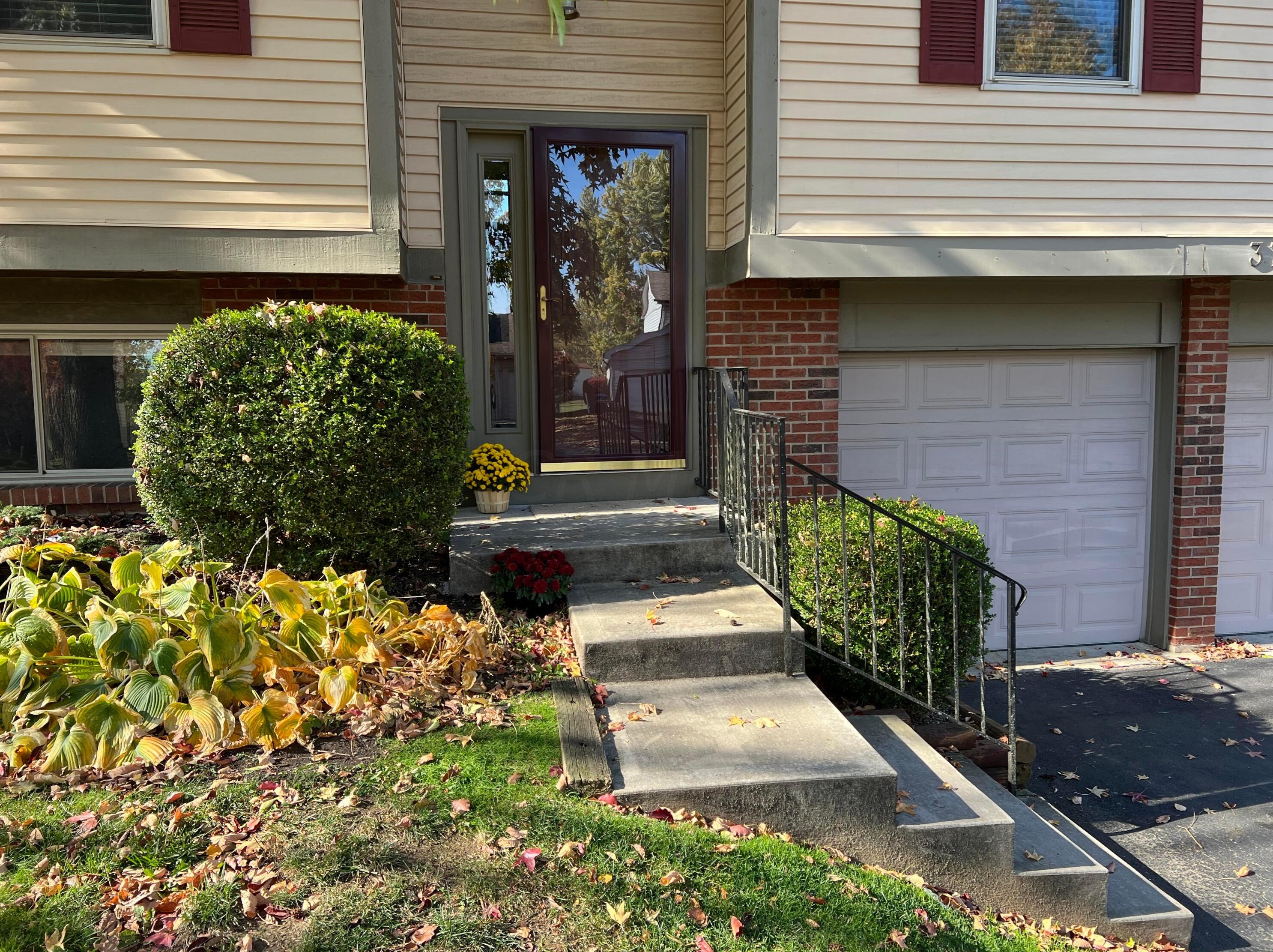 371 Gosfield Gate Rd, Westerville, OH 43081-3562