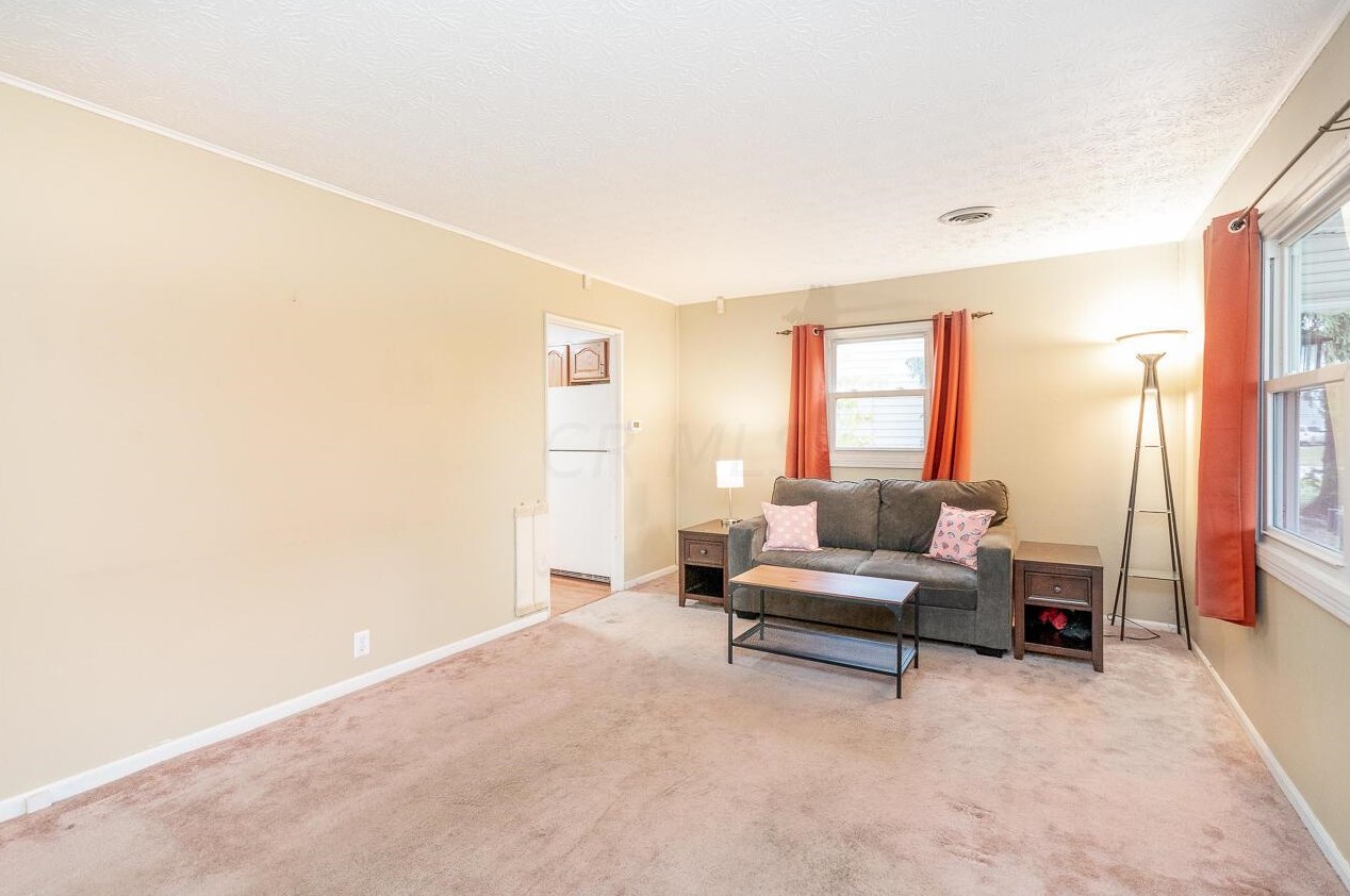 127 Little Flower Ln, Columbus OH 43213-1918 exterior