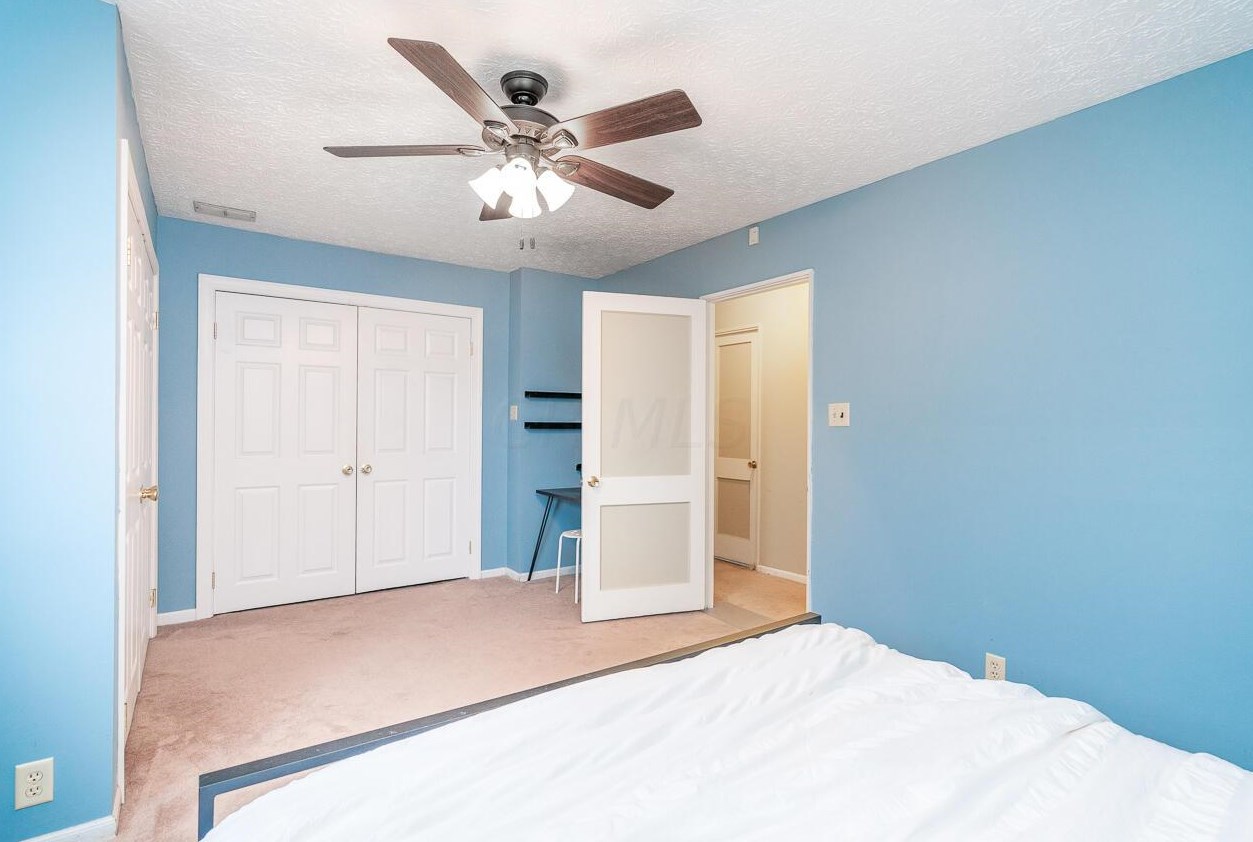 127 Little Flower Ln, Columbus OH 43213-1918 exterior