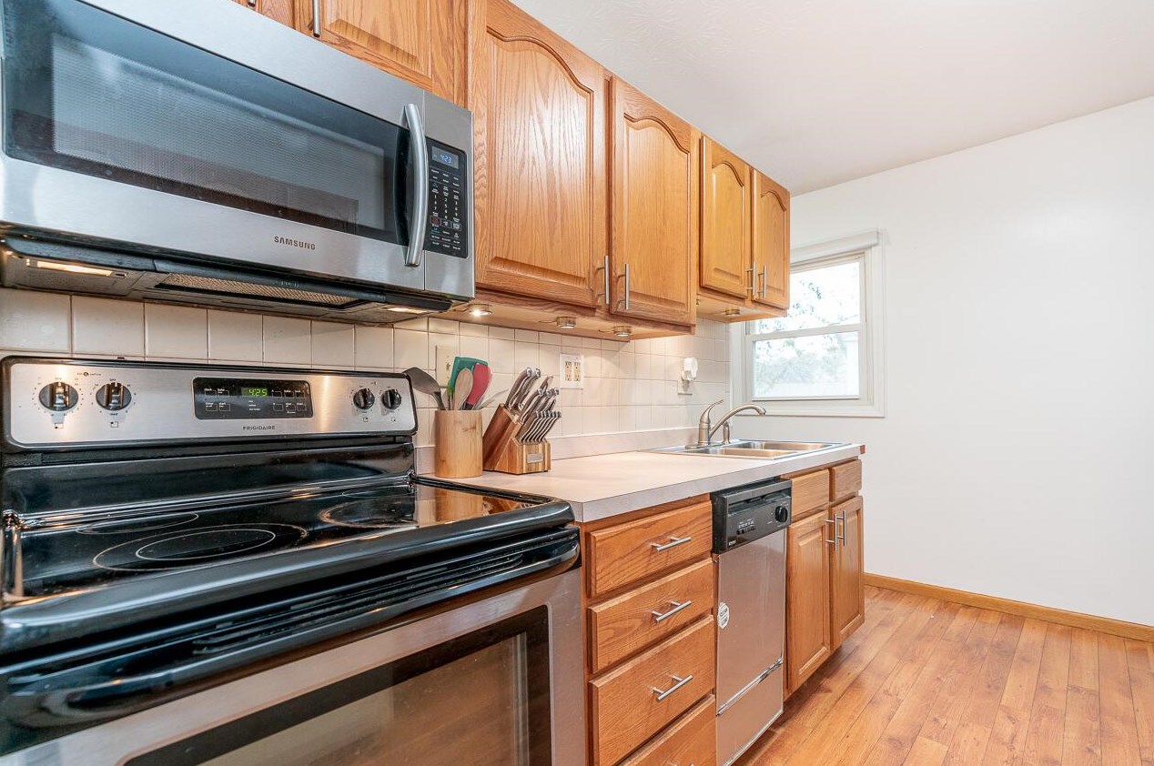 127 Little Flower Ln, Columbus OH 43213-1918 exterior