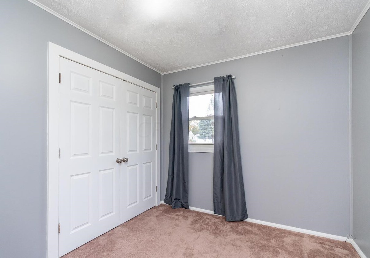 127 Little Flower Ln, Columbus OH 43213-1918 exterior