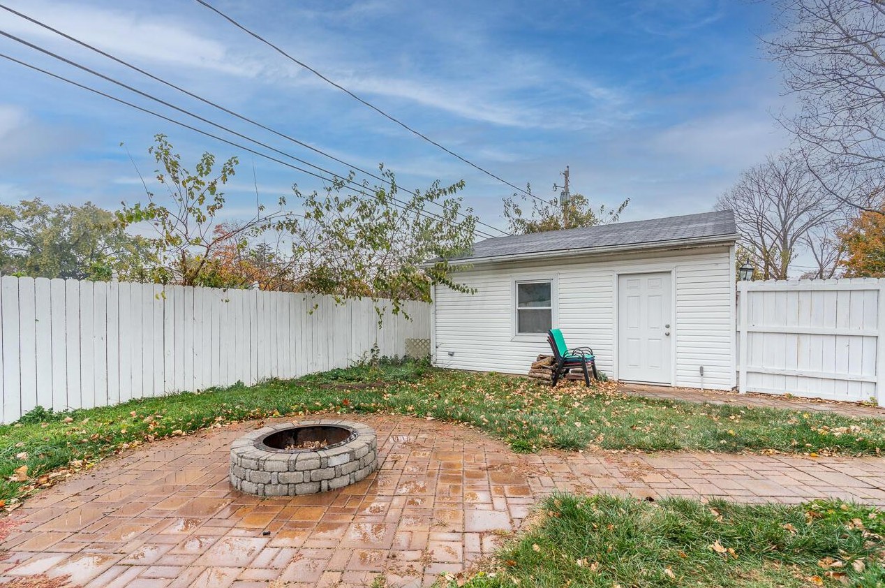 127 Little Flower Ln, Columbus OH 43213-1918 exterior