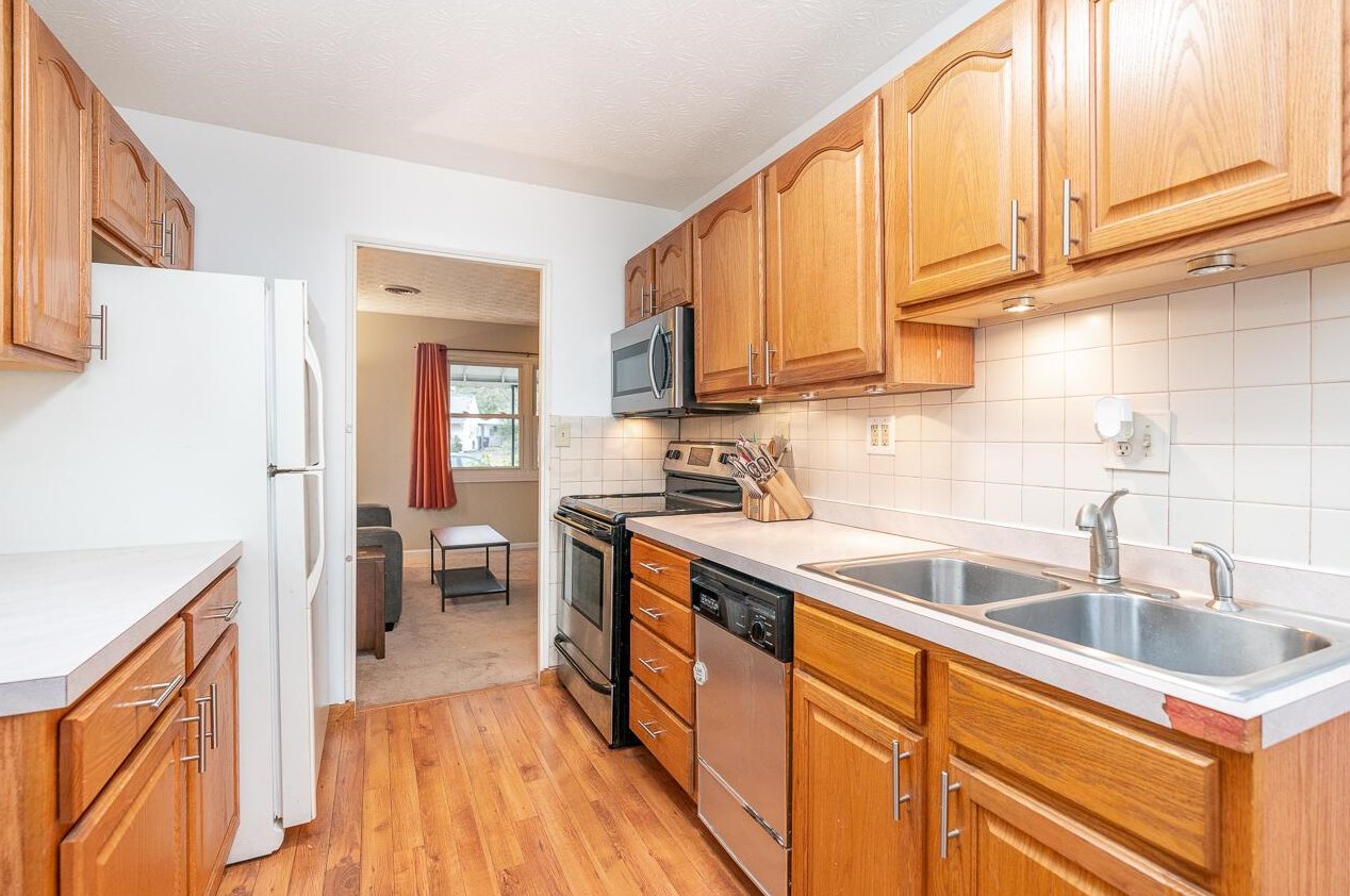 127 Little Flower Ln, Columbus OH 43213-1918 exterior