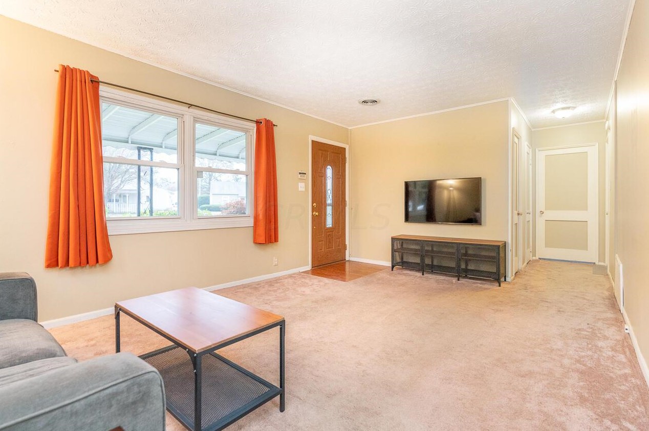 127 Little Flower Ln, Columbus OH 43213-1918 exterior