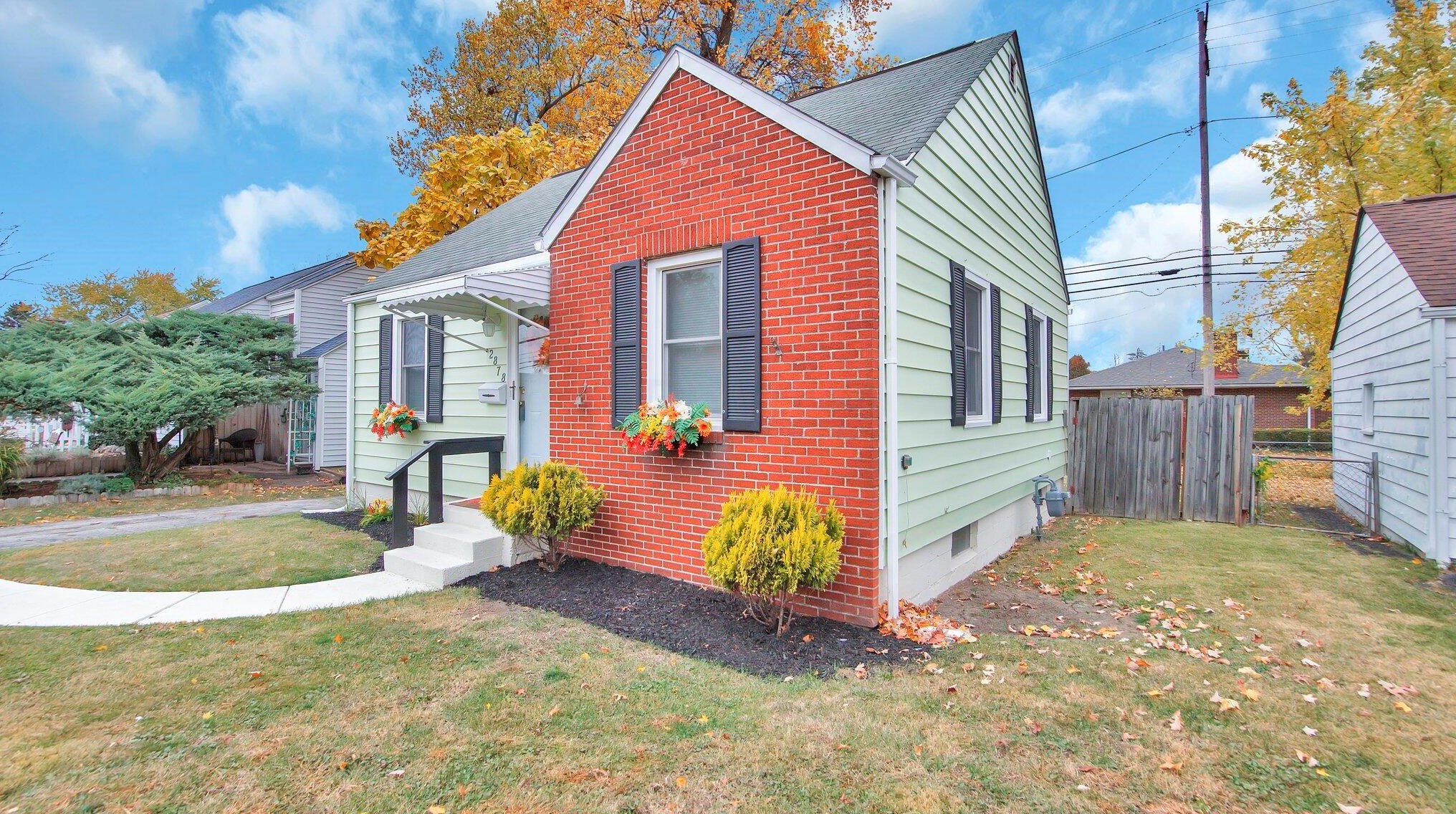 2878 Livingston Ave, Columbus, OH 43209-3043