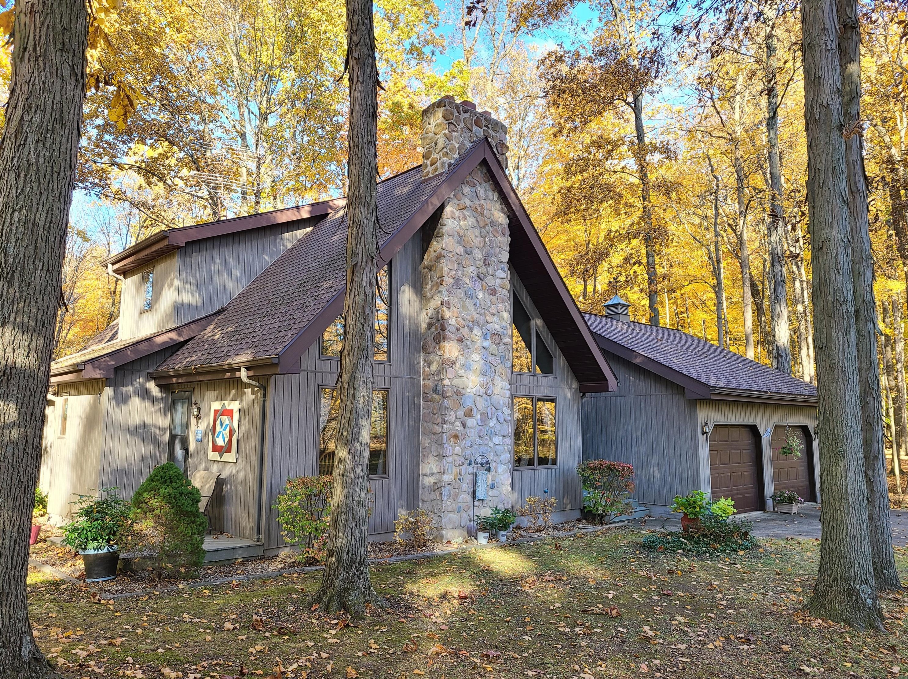 8005 Township Road 38, Sugar Grove Lake, OH 44833