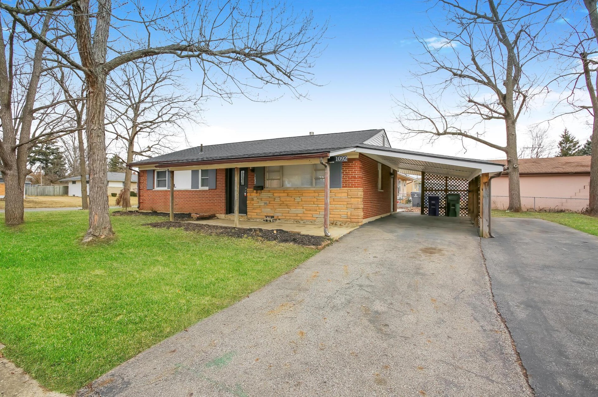 1092 Yearling Rd, Columbus, OH 43227-1770