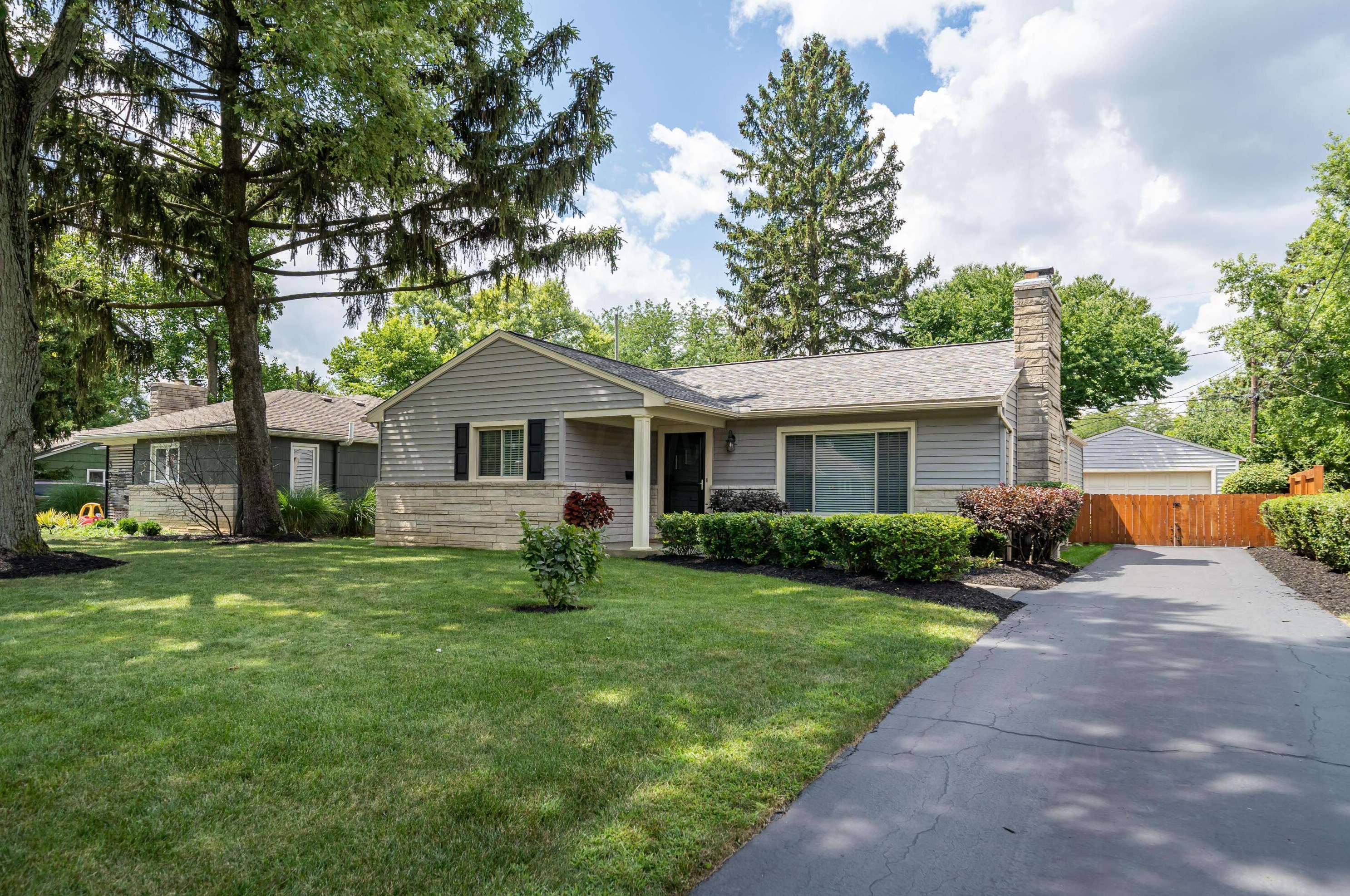 3015 Melford Rd, Columbus, OH 43221-2824