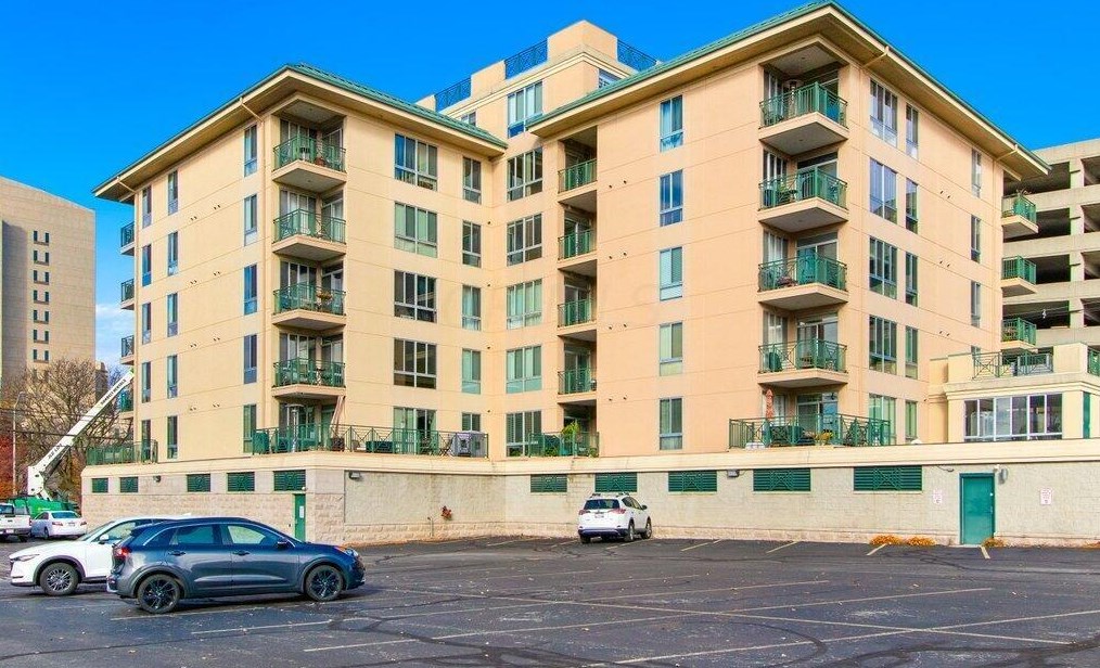 196 Grant Ave, Columbus OH 43215-8359 exterior