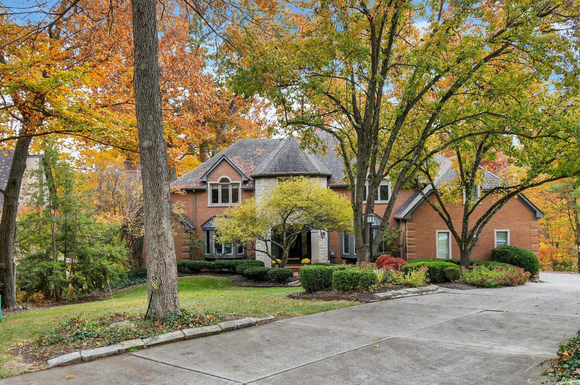 109 Lake Bluff Dr, Columbus, OH 43235-4642