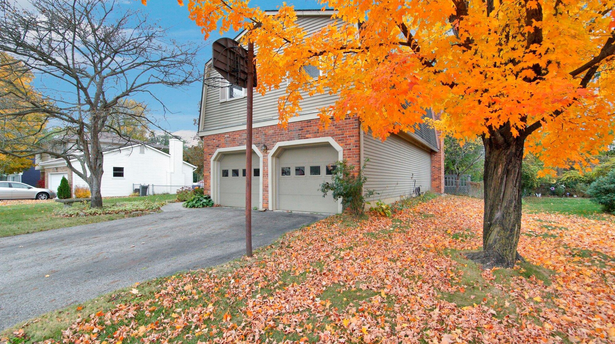 1204 Smallwood Dr, Columbus OH  43235-2501 exterior