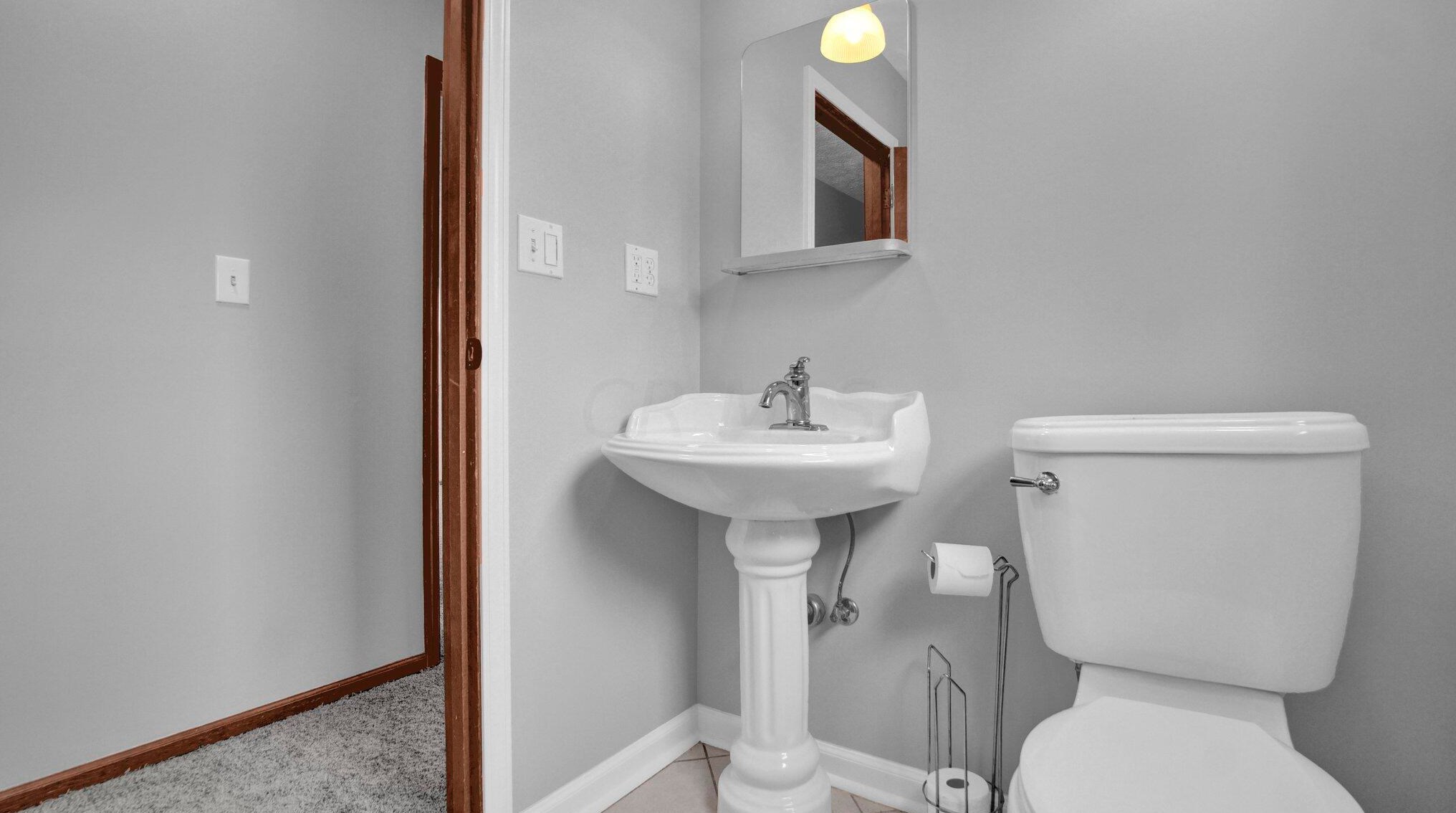 1204 Smallwood Dr, Columbus OH  43235-2501 exterior