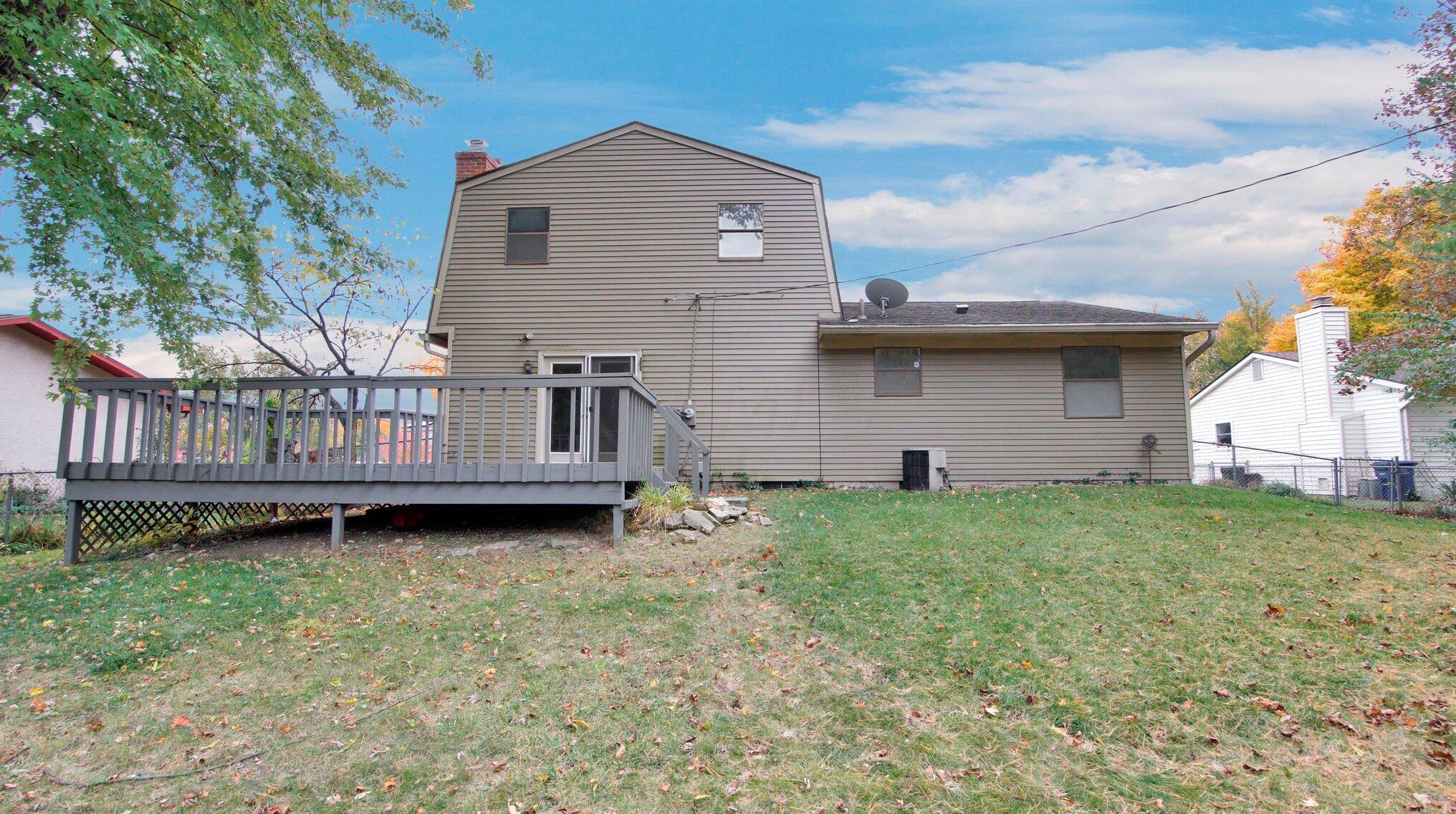 1204 Smallwood Dr, Columbus OH  43235-2501 exterior