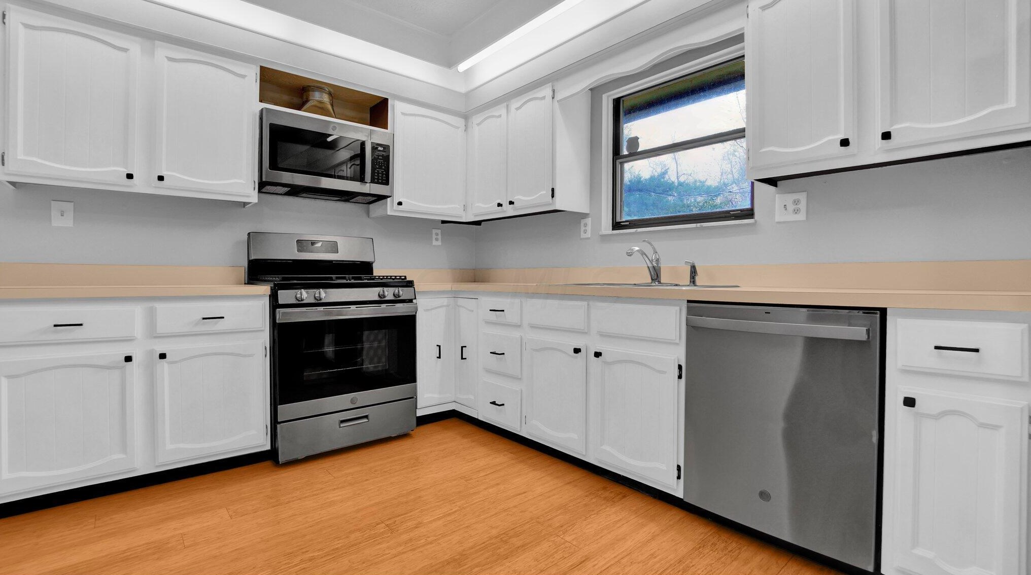 1204 Smallwood Dr, Columbus OH  43235-2501 exterior