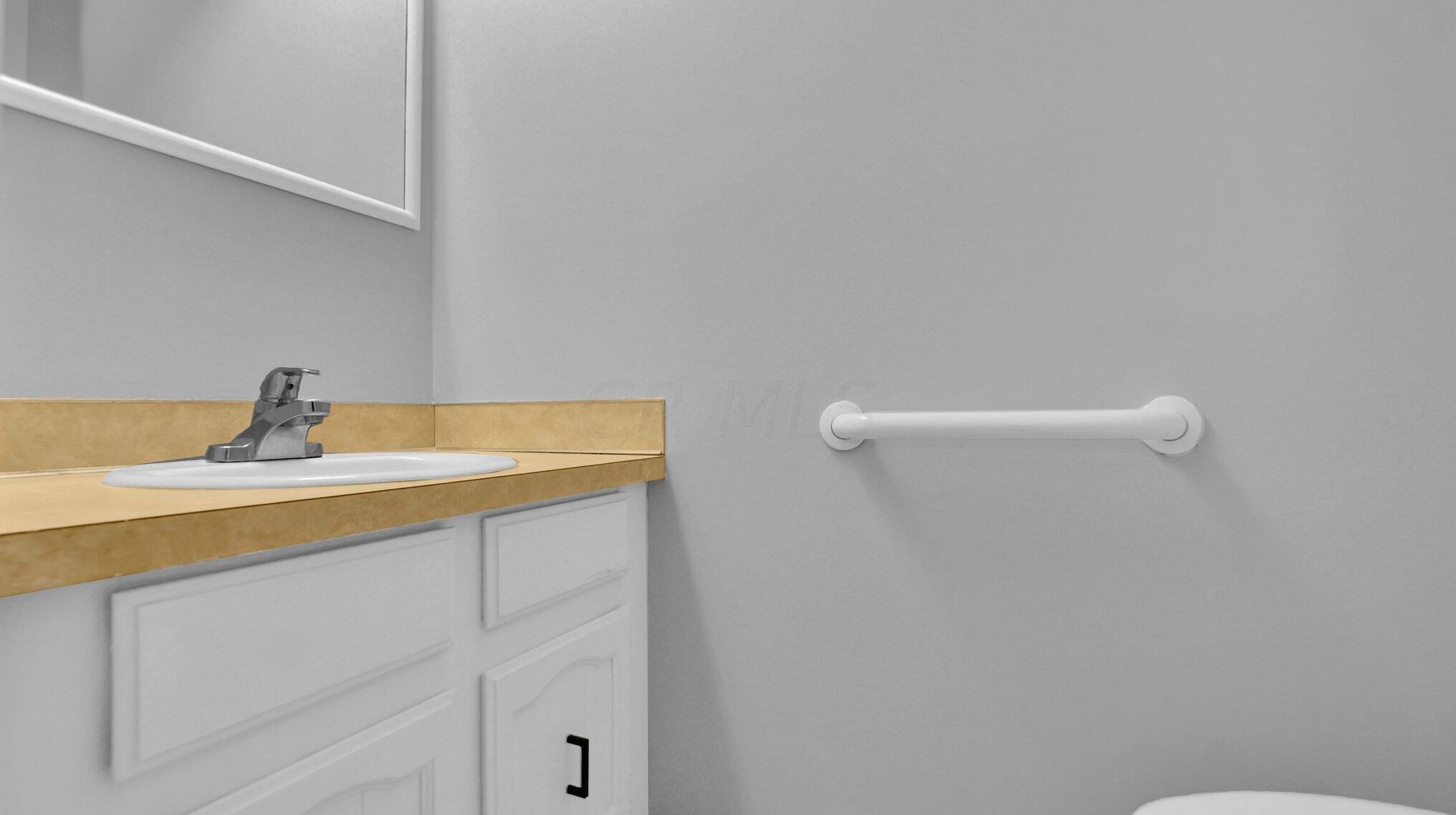 1204 Smallwood Dr, Columbus OH  43235-2501 exterior