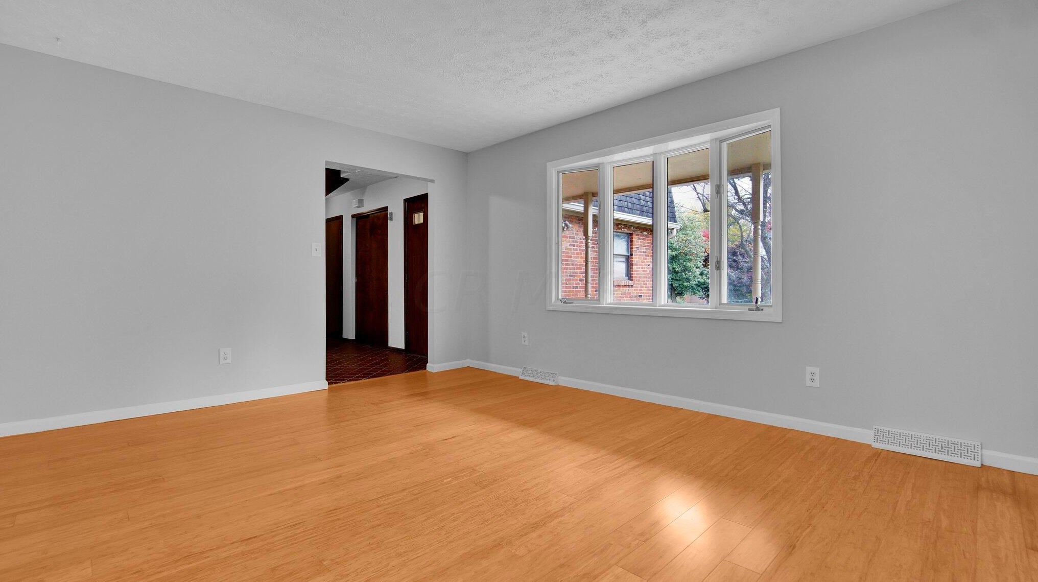 1204 Smallwood Dr, Columbus OH  43235-2501 exterior