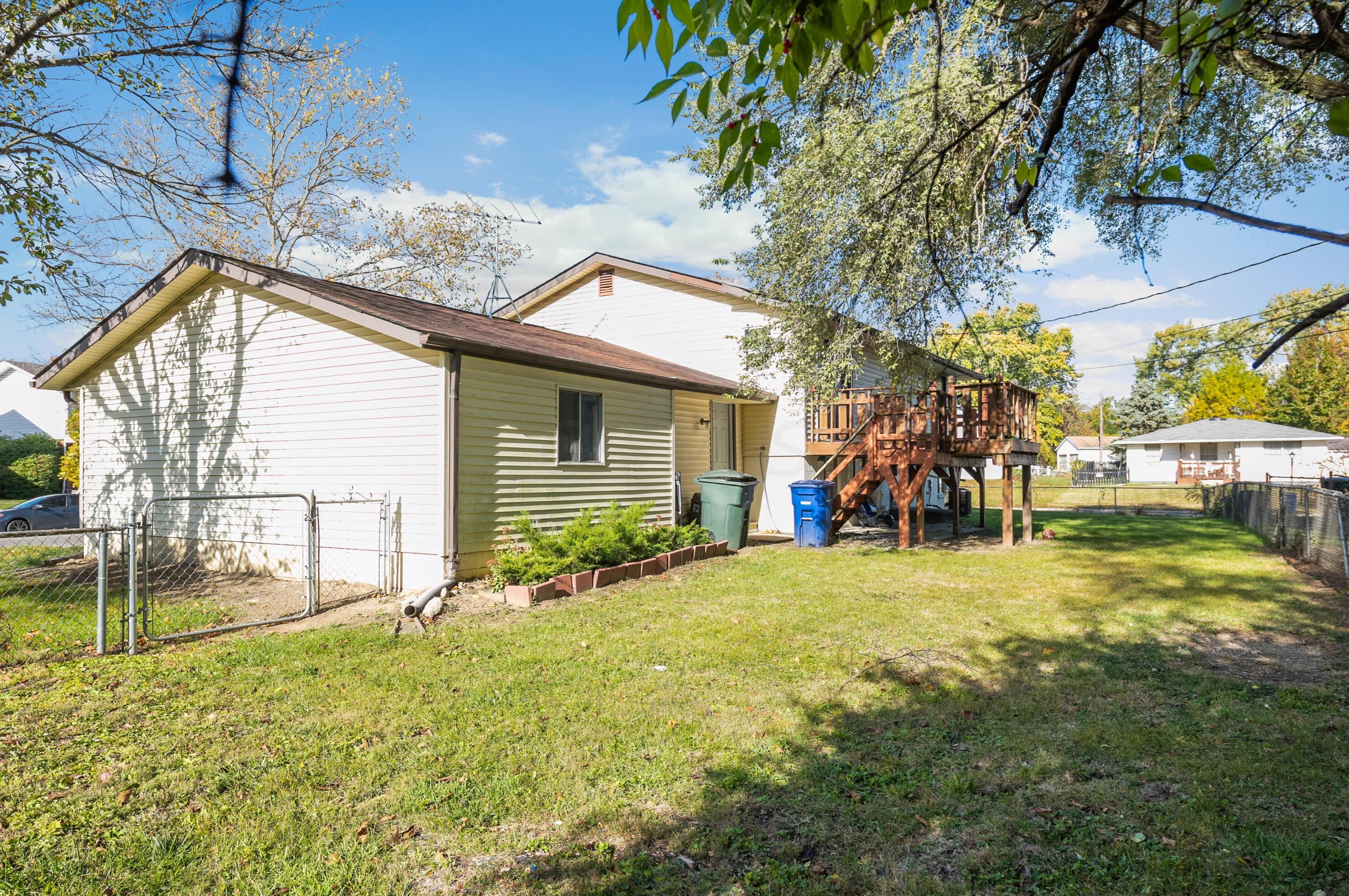 6360 Sunderland Dr, Columbus OH  43229-1979 exterior