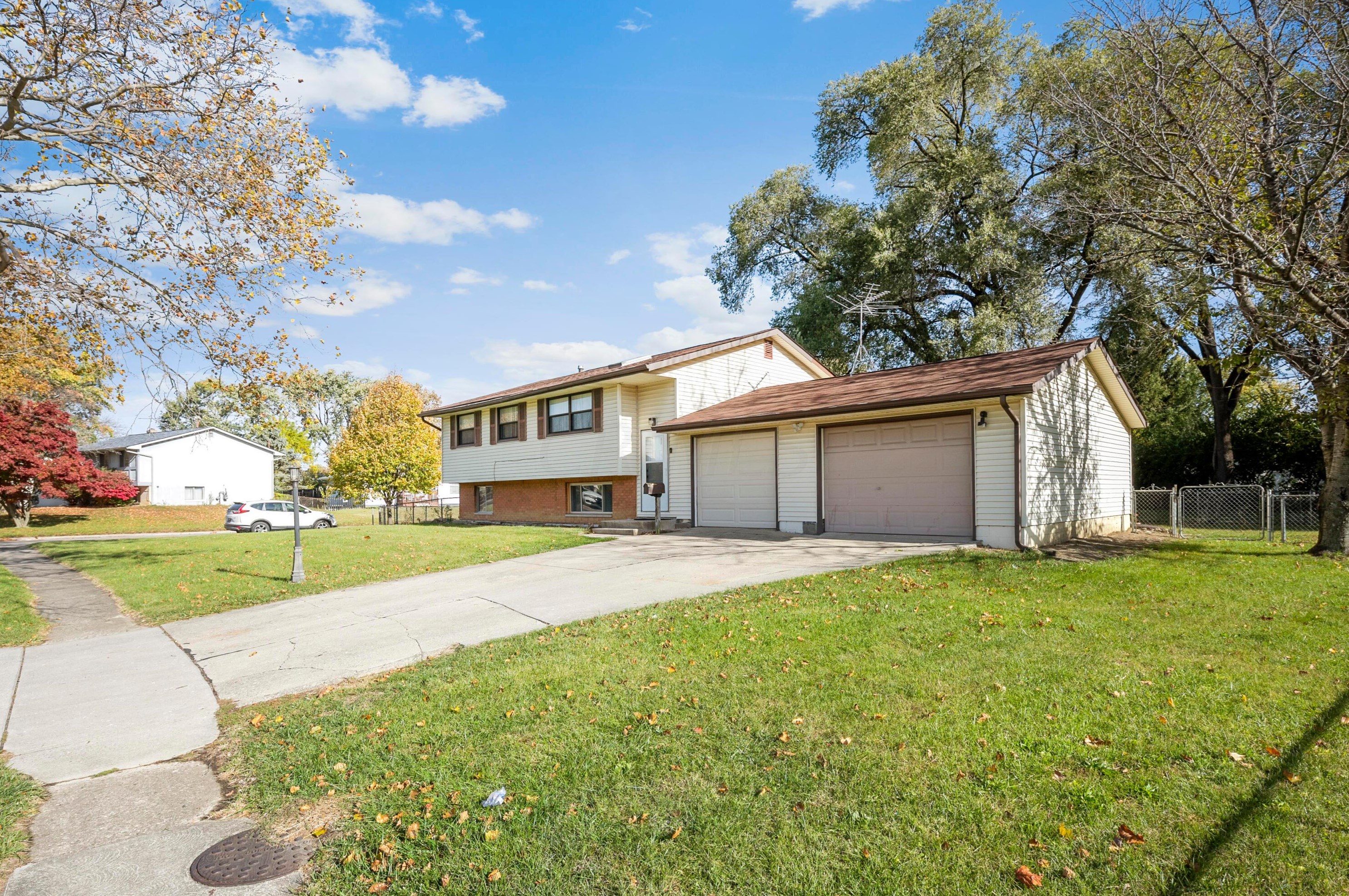 6360 Sunderland Dr, Columbus OH  43229-1979 exterior