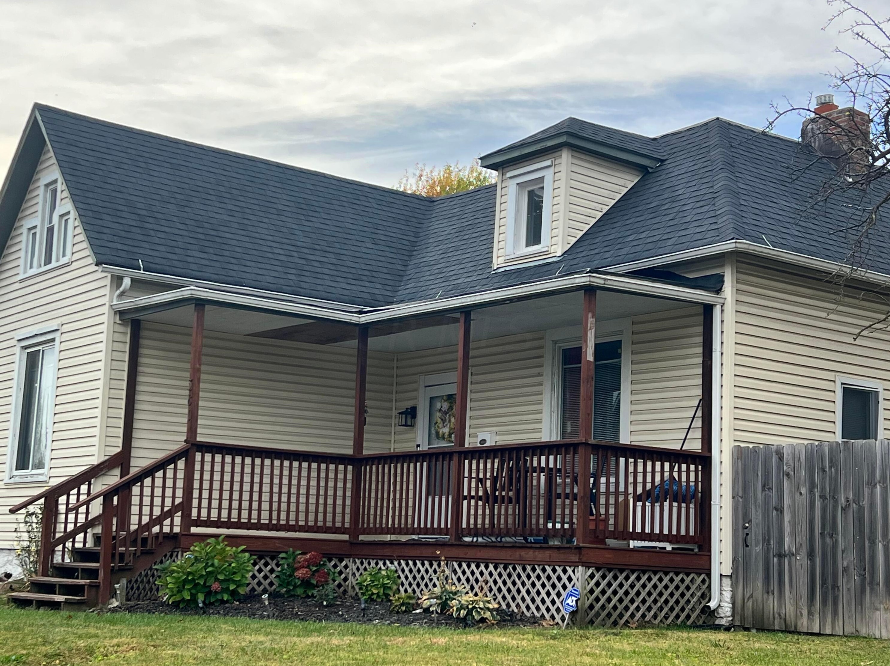 381 Ogden Ave, Columbus, OH 43204-3148