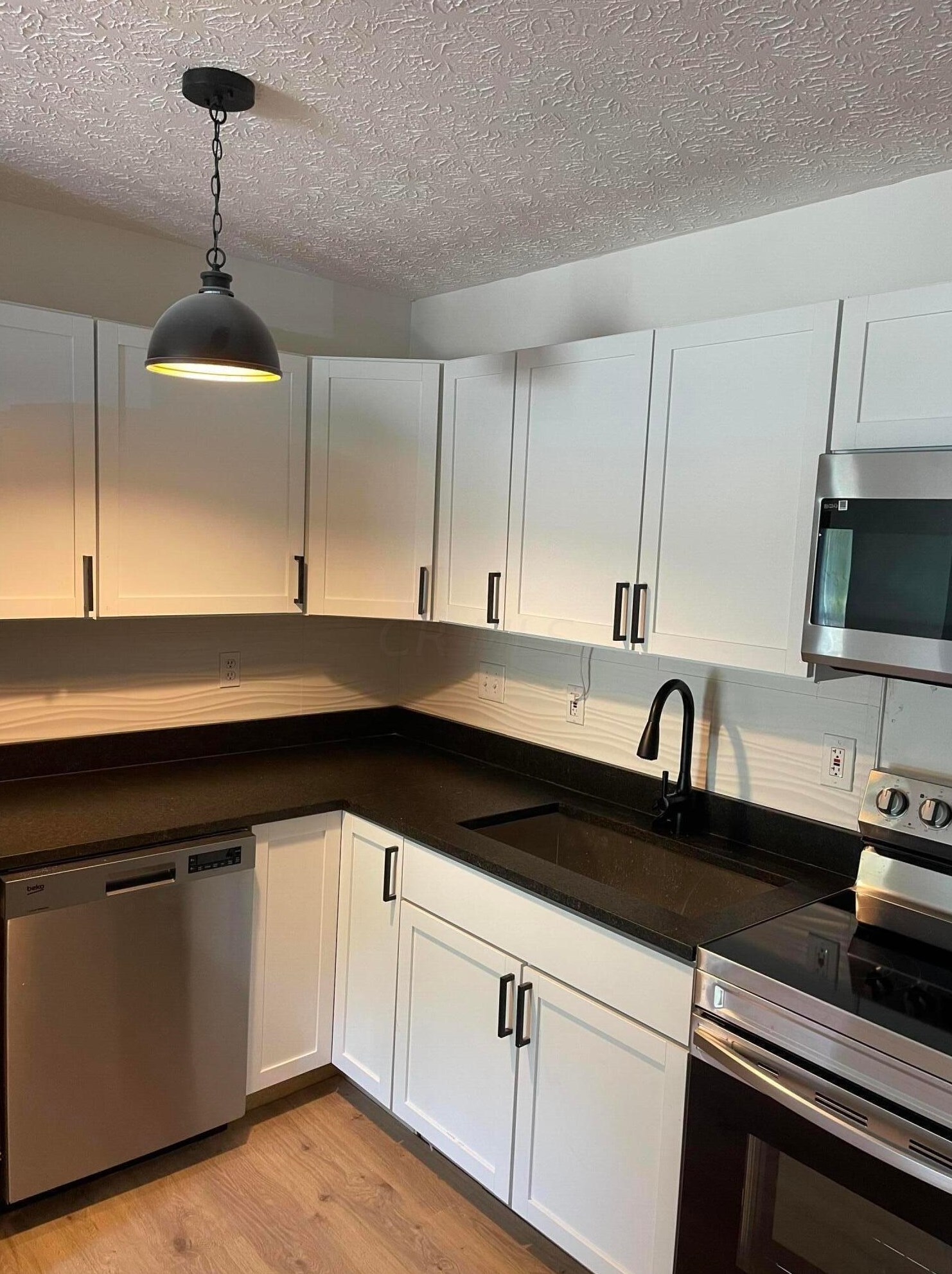 3226 Colony Vista Ln, Columbus, OH 43204-2151