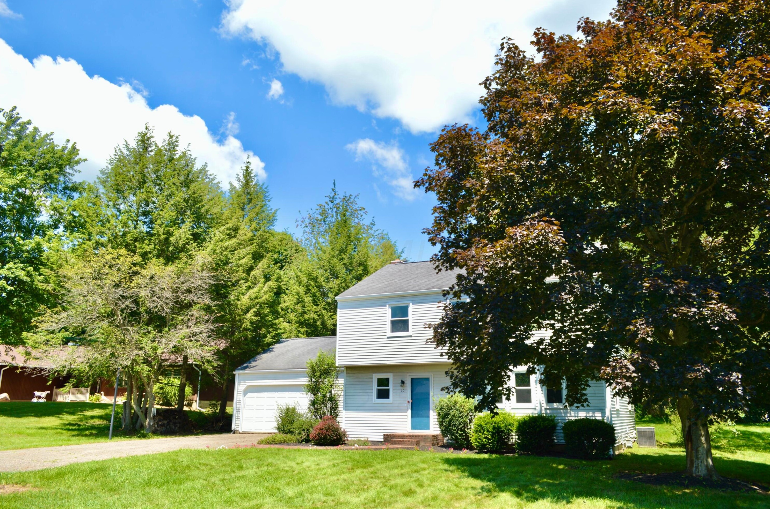 10 Arrowhead Dr, Fredricktwn, OH 43019
