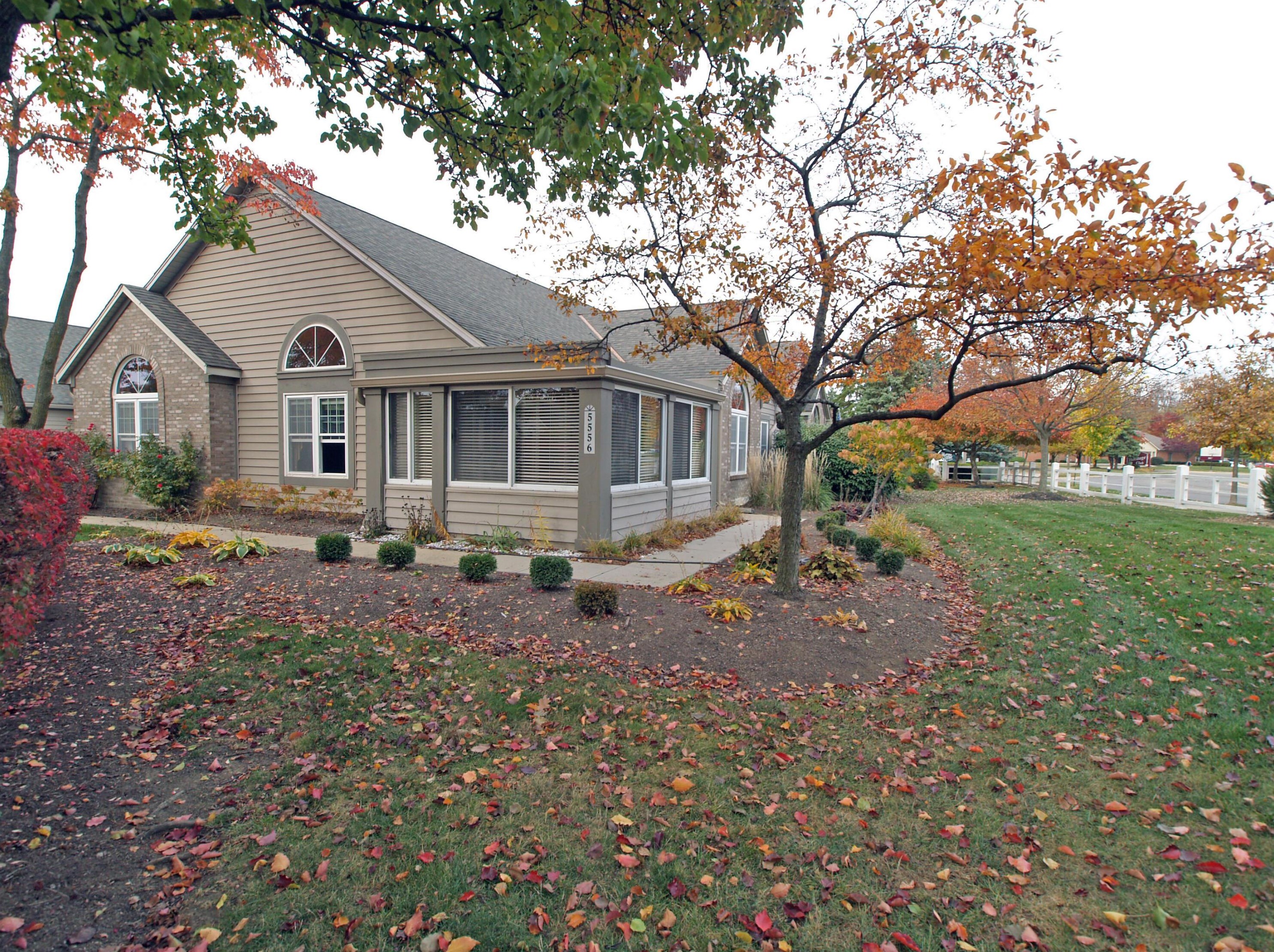 5556 Villa Gates Dr, Hilliard, OH 43026-3869