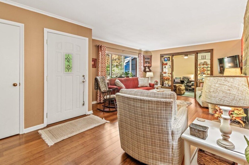 1364 Hague Ave, Columbus OH 43204-2107 exterior