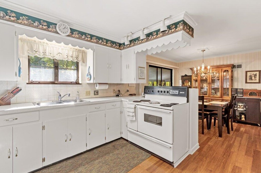 1364 Hague Ave, Columbus OH 43204-2107 exterior