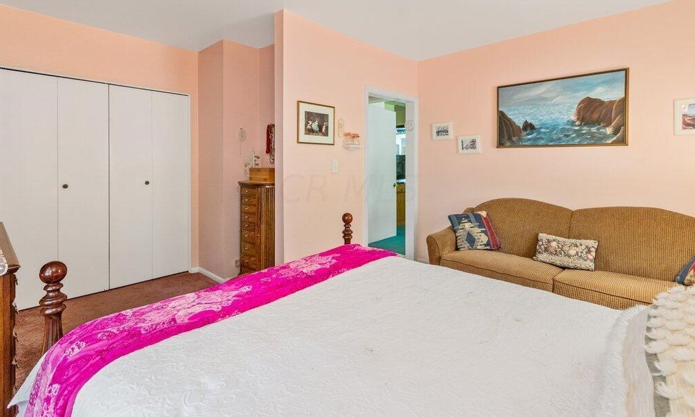 1364 Hague Ave, Columbus OH 43204-2107 exterior