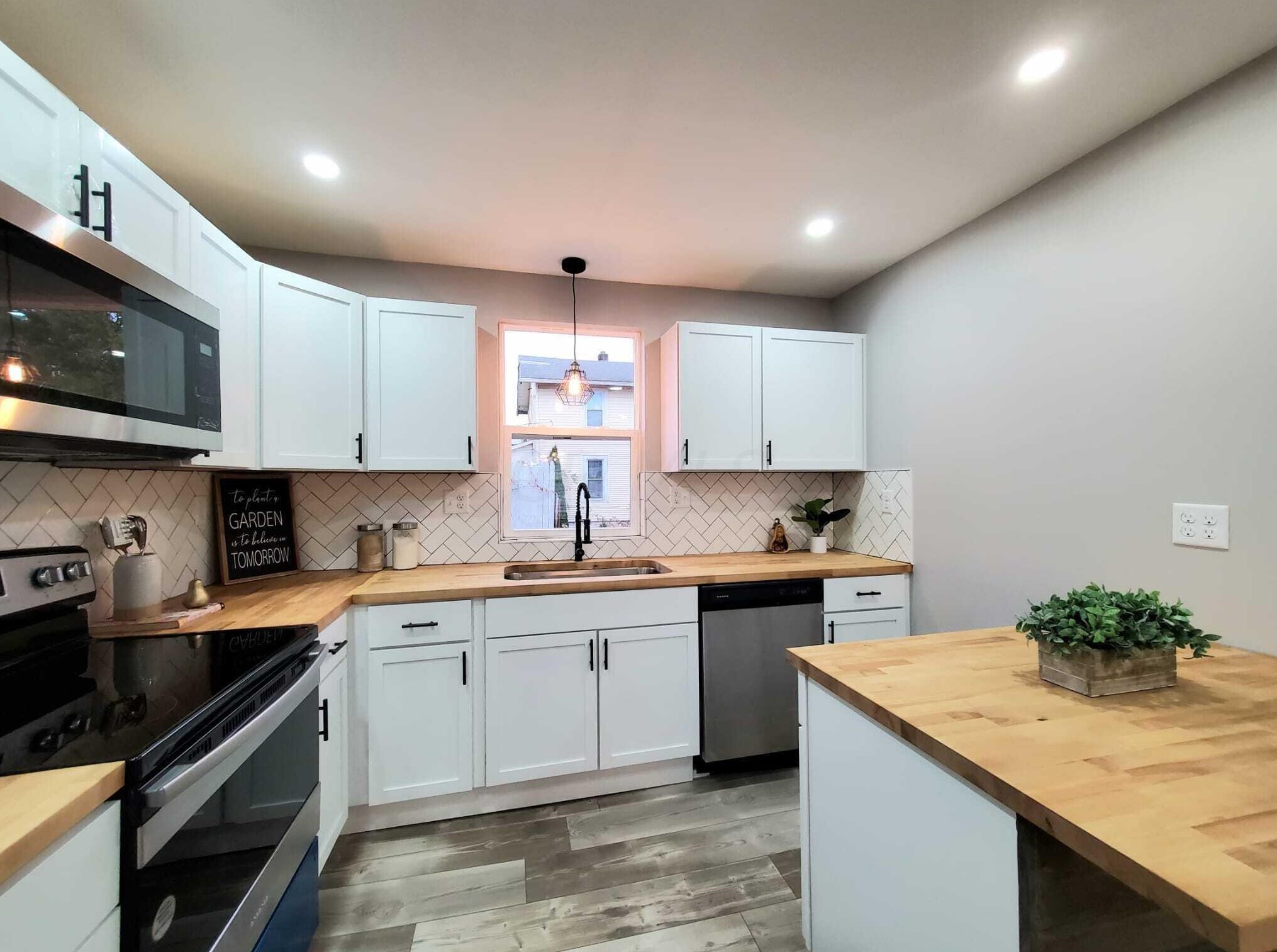 2765 Joyce Ave, Columbus OH  43211-3717 exterior