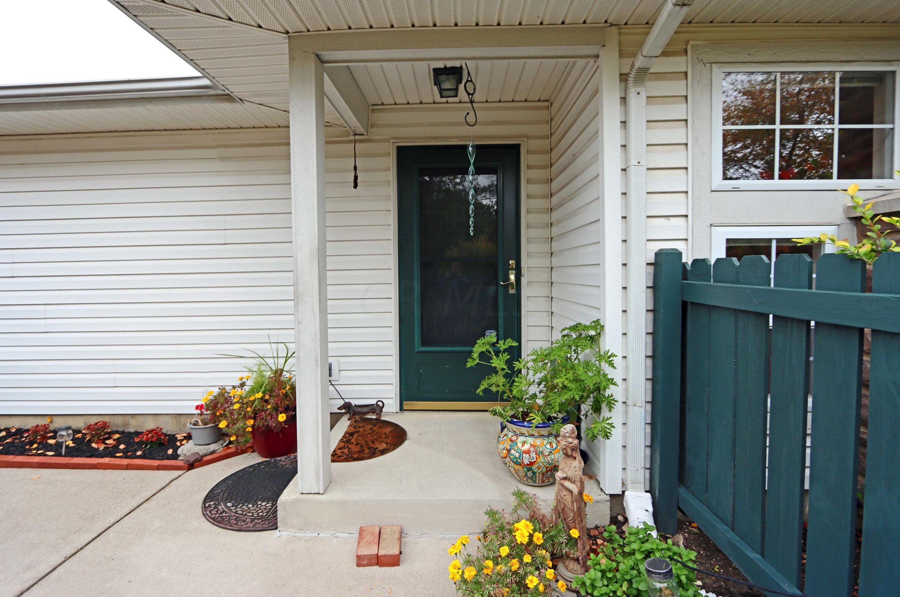 2452 Crystal Springs Dr, Hilliard, OH 43026-6905
