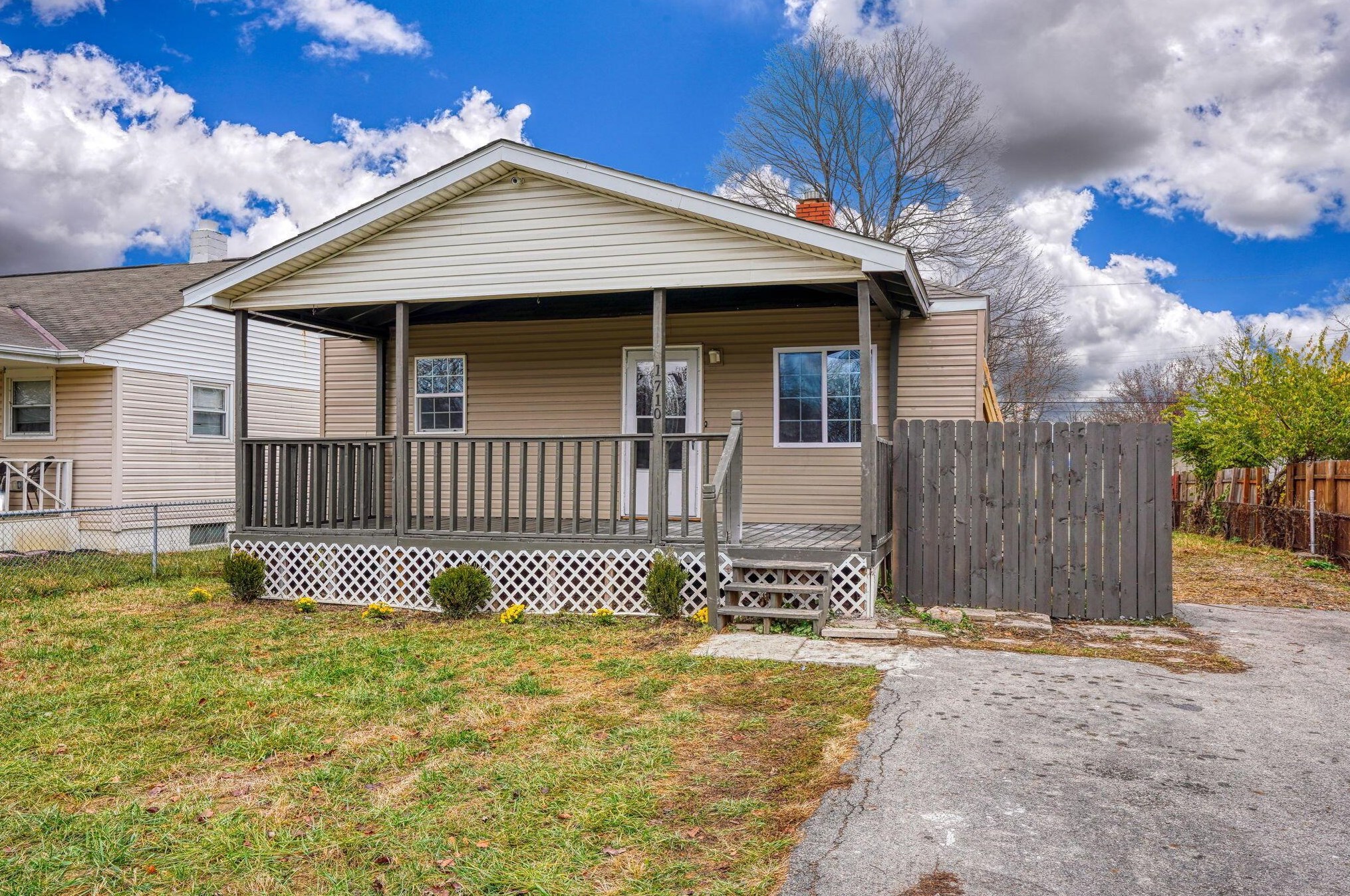 1710 Hopkins Ave, Columbus, OH 43223-2818
