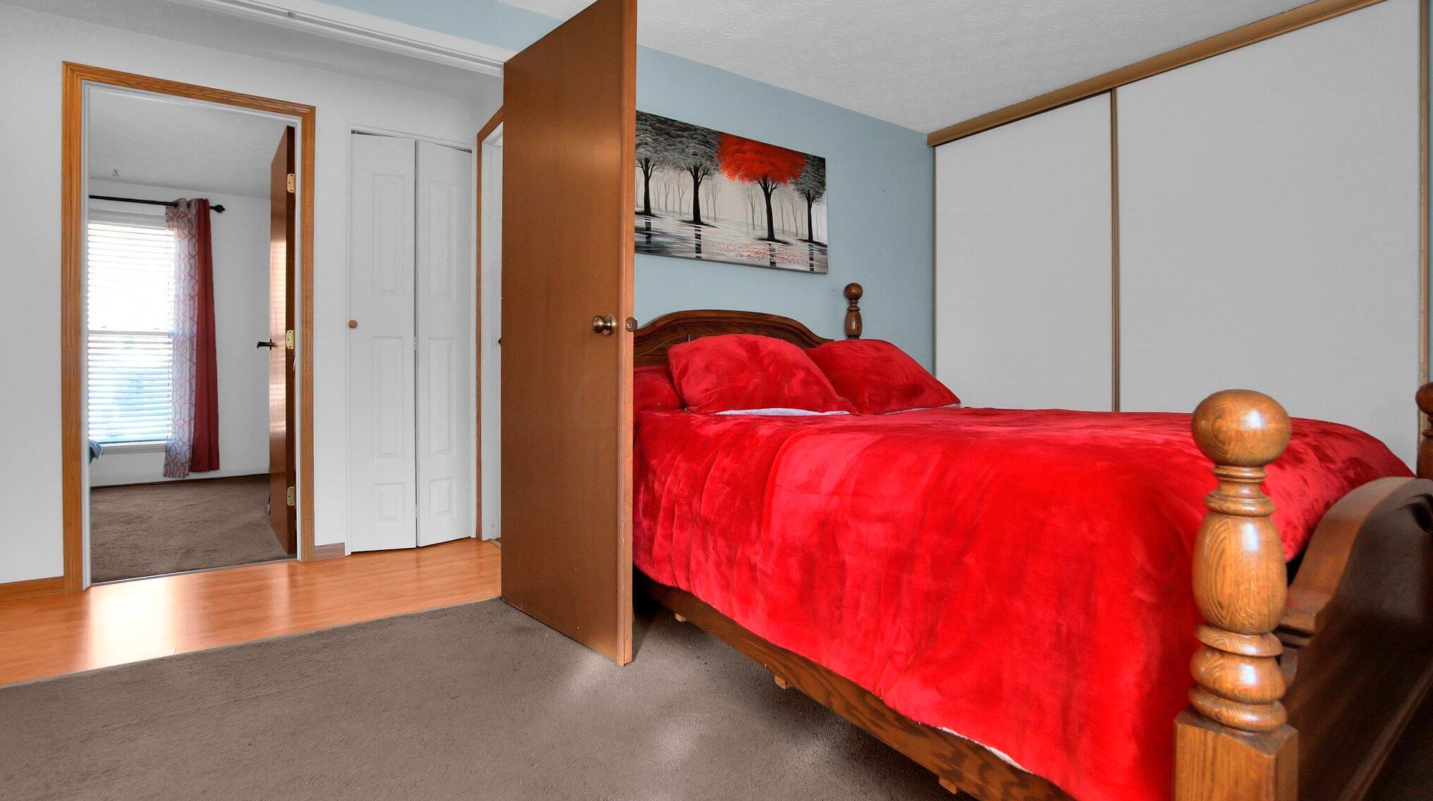 1821 Ferntree Rd, Columbus OH 43219-1621 exterior