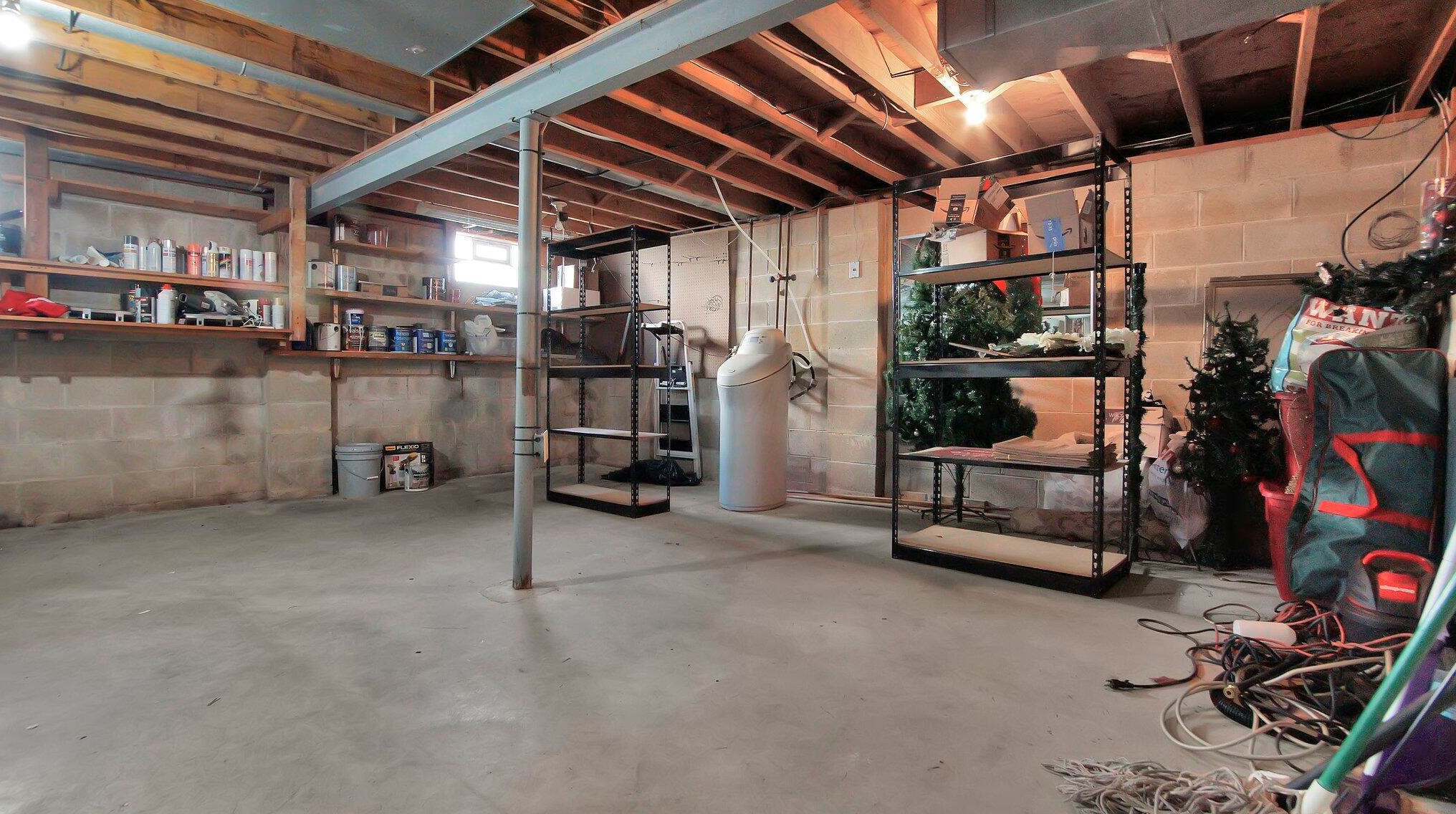 1821 Ferntree Rd, Columbus OH 43219-1621 exterior