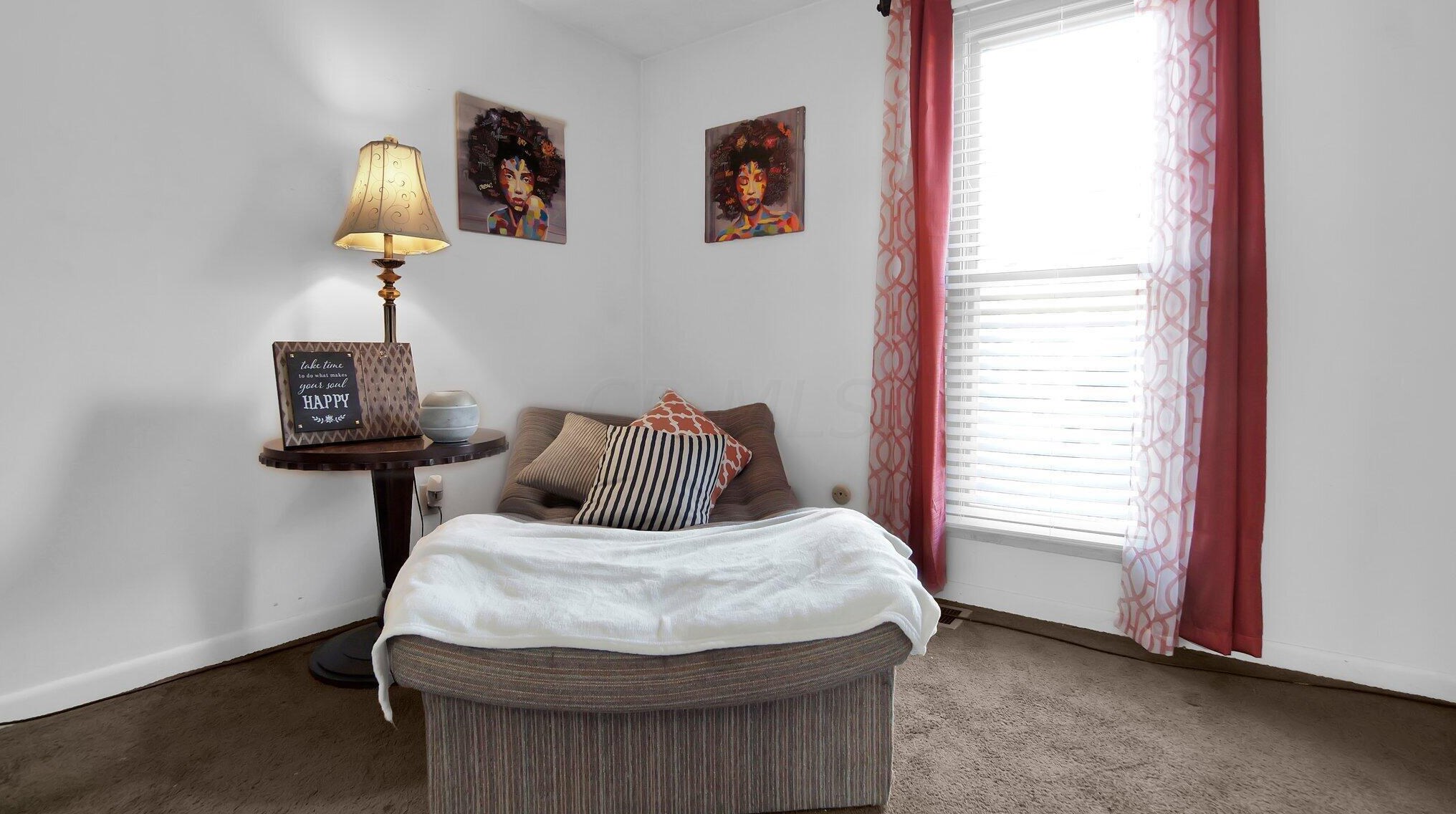 1821 Ferntree Rd, Columbus OH 43219-1621 exterior