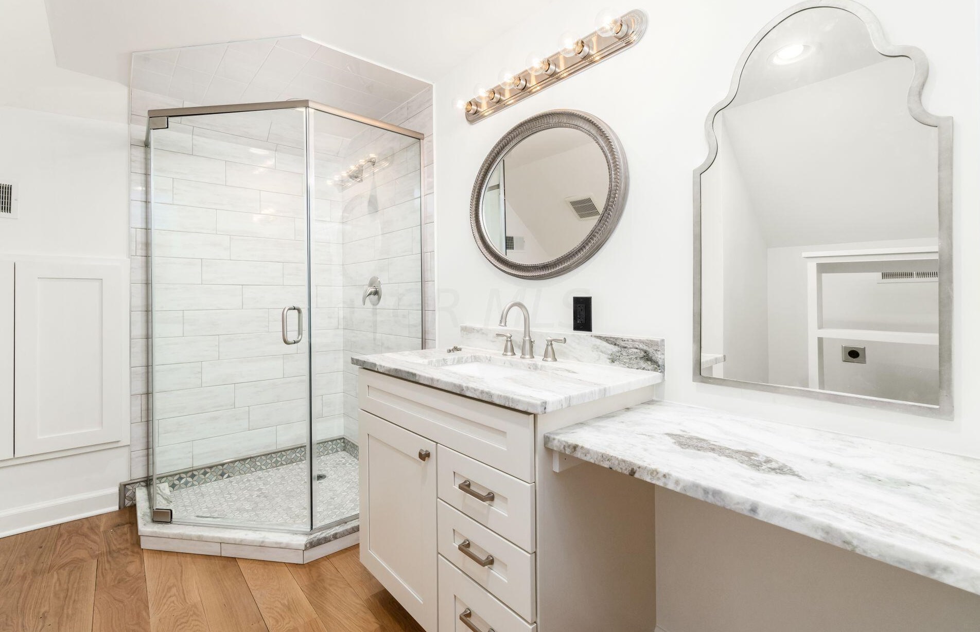 390 Town St, Columbus OH 43215-4838 exterior