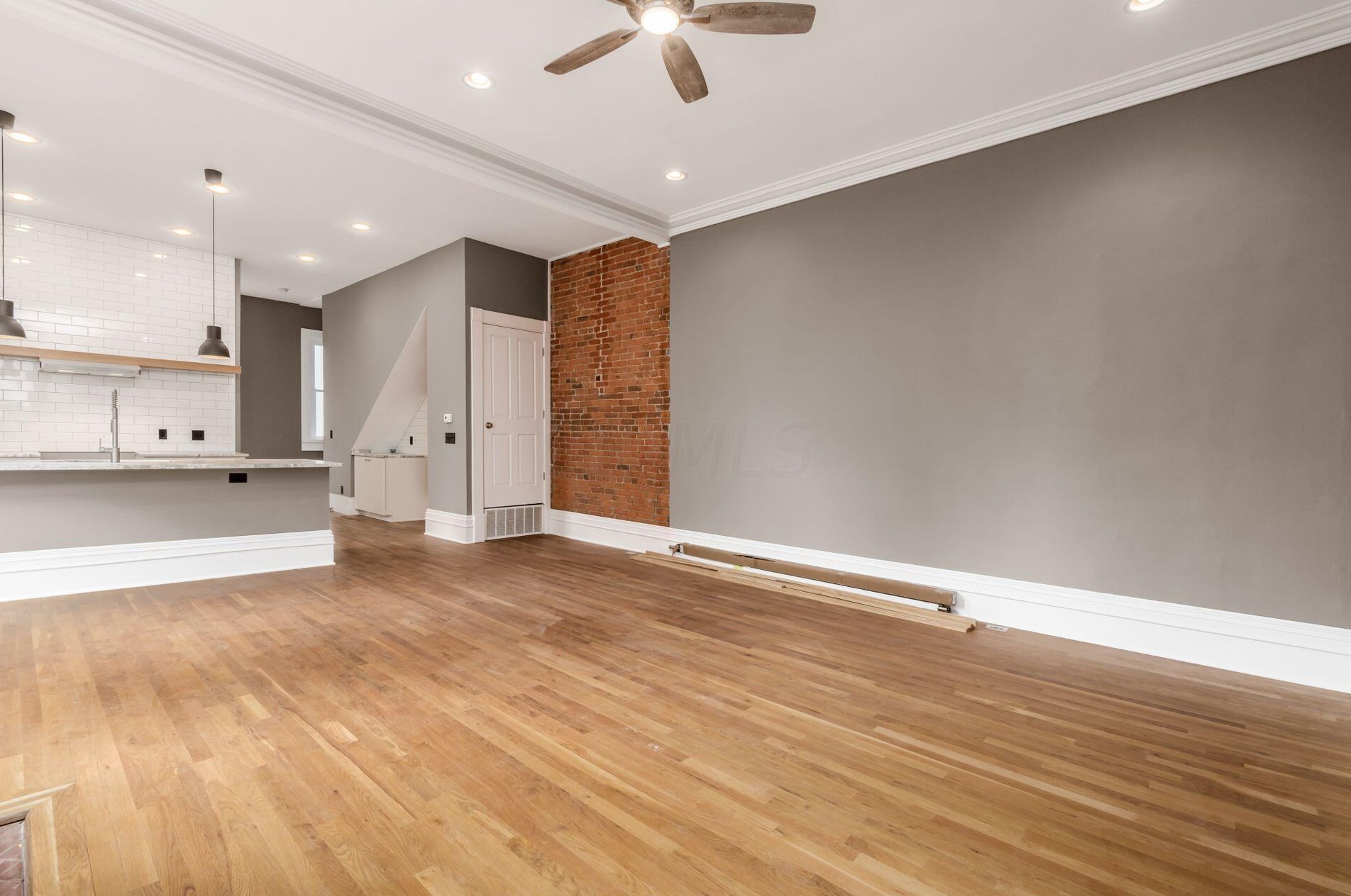 390 Town St, Columbus OH 43215-4838 exterior