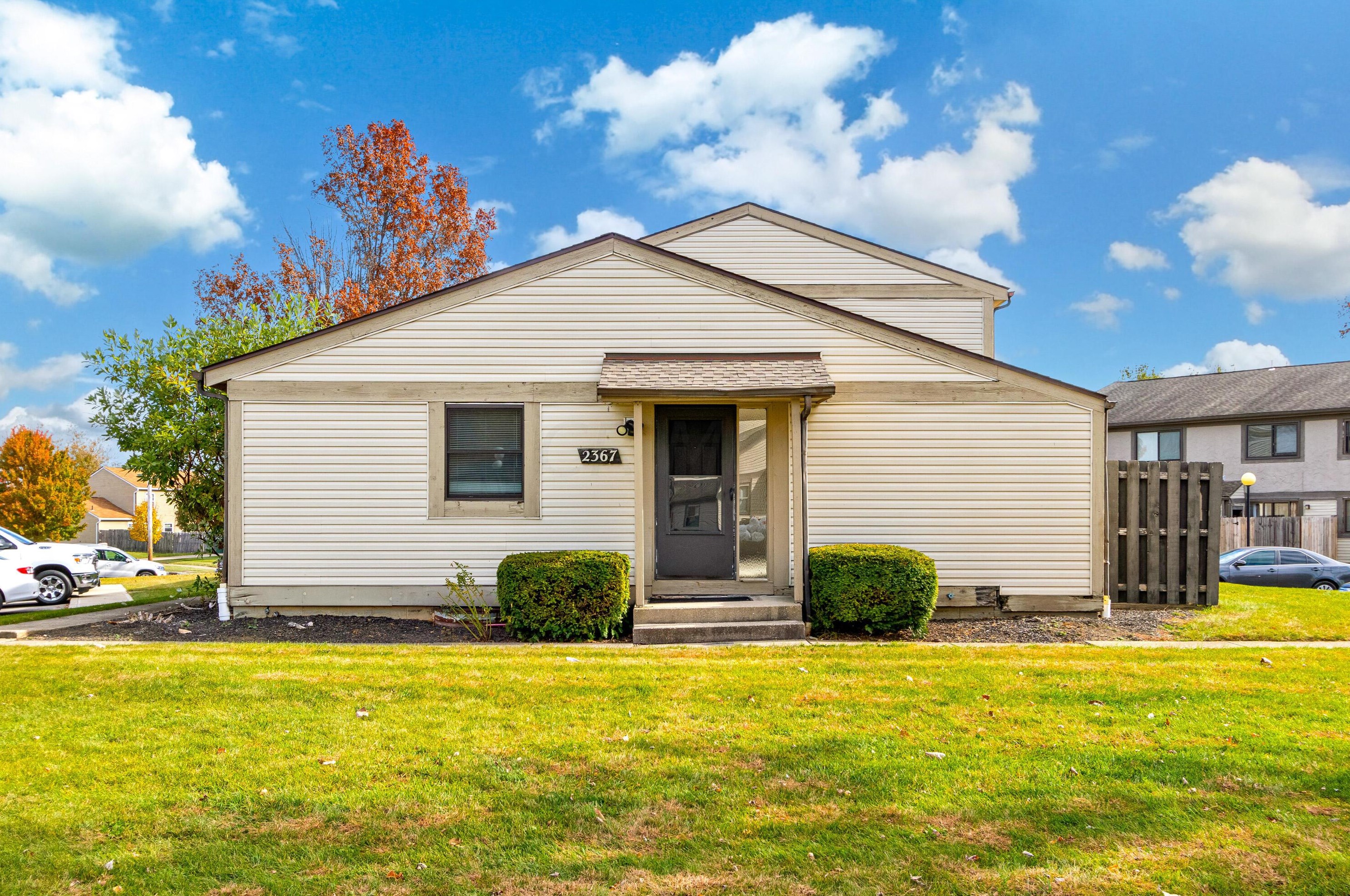 2367 Laurelwood Dr, Columbus, OH 43229-2870
