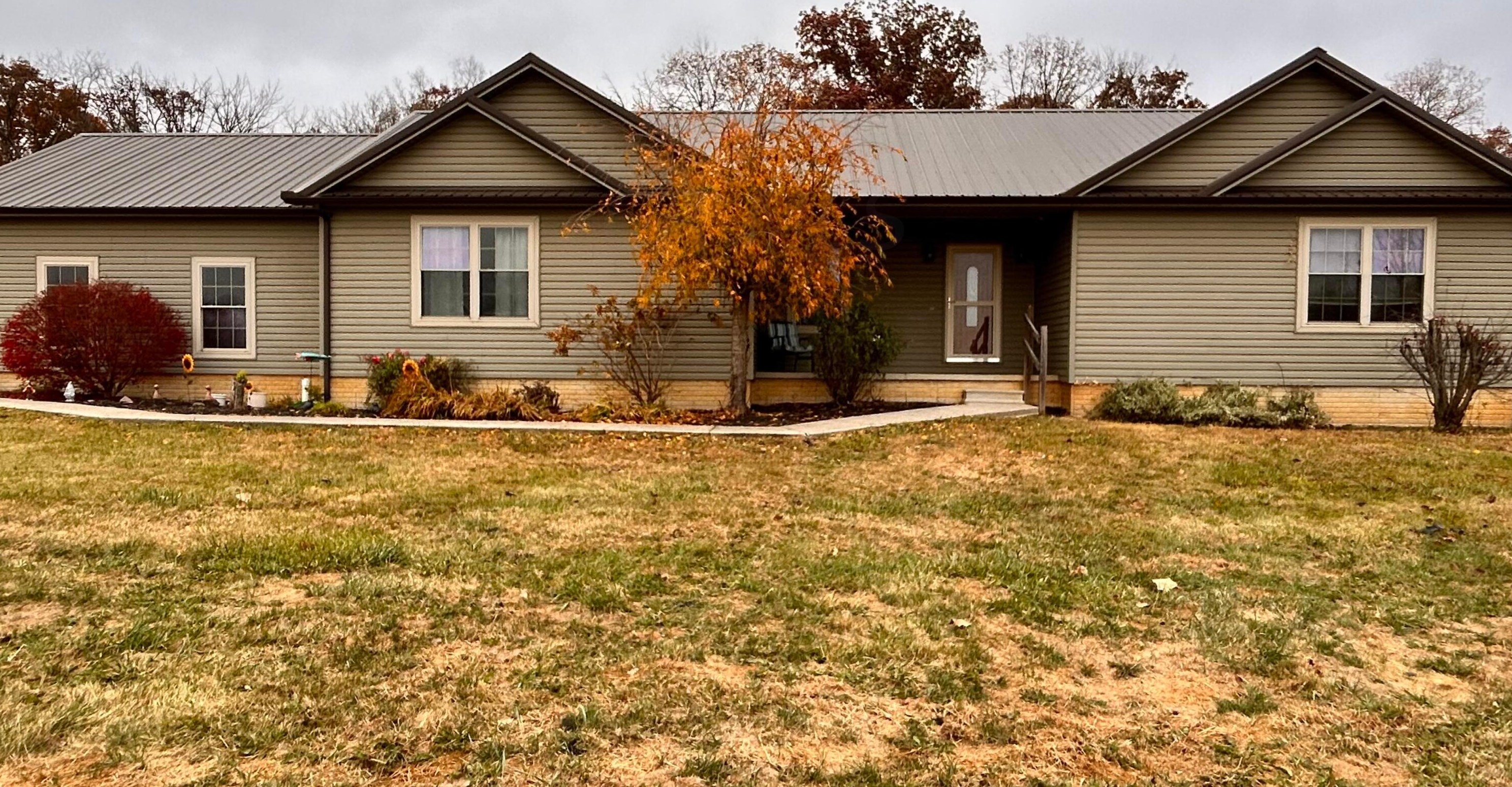 11268 Dingess Rd, Circleville, OH 43113-9422