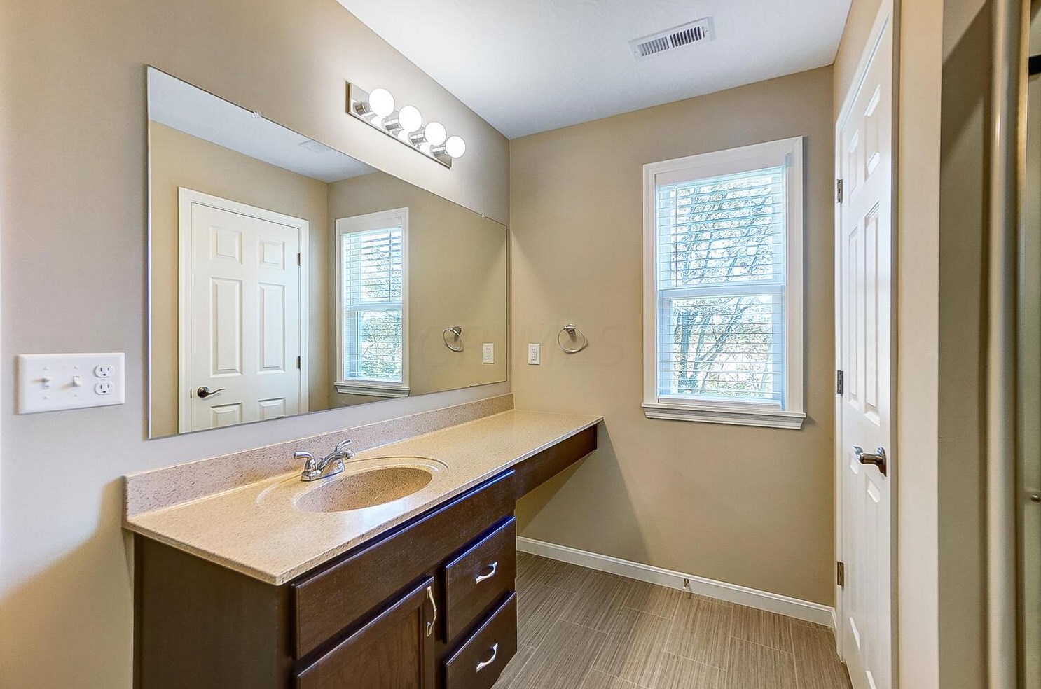 3712 Winding Path Dr, Cnl Wnchstr OH  43110 exterior