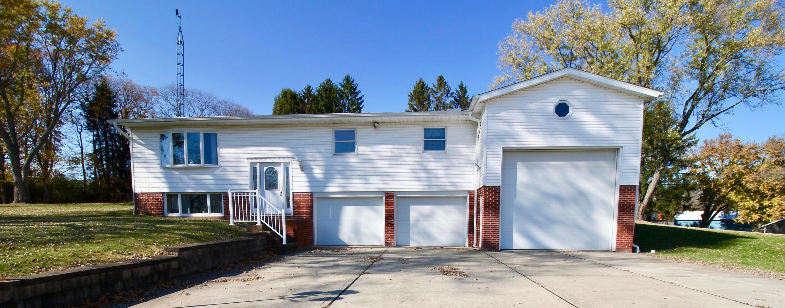 6285 Brentcrest Dr, Nashport, OH 43830