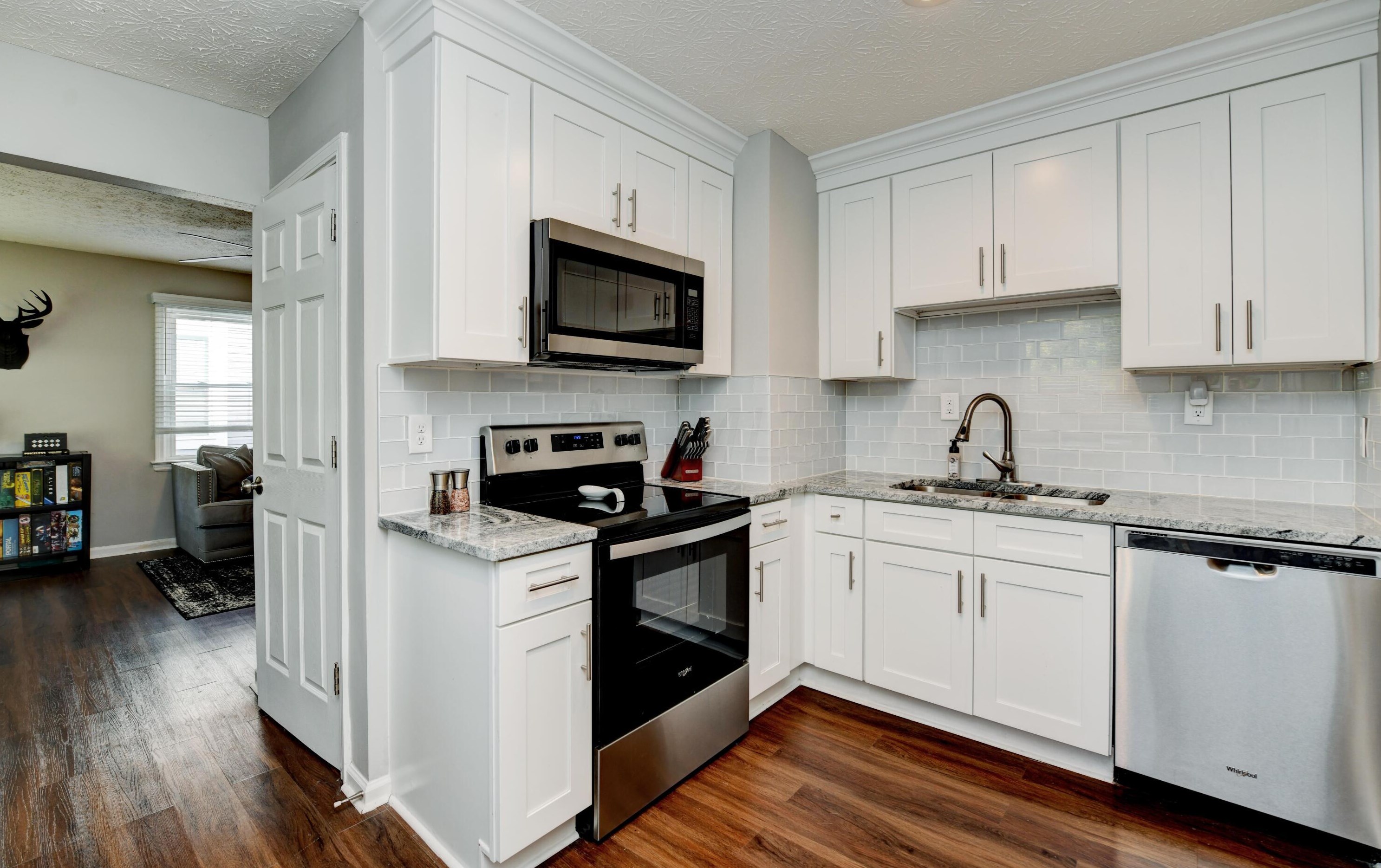 492 Whitethorne Ave, Columbus OH  43223-1652 exterior