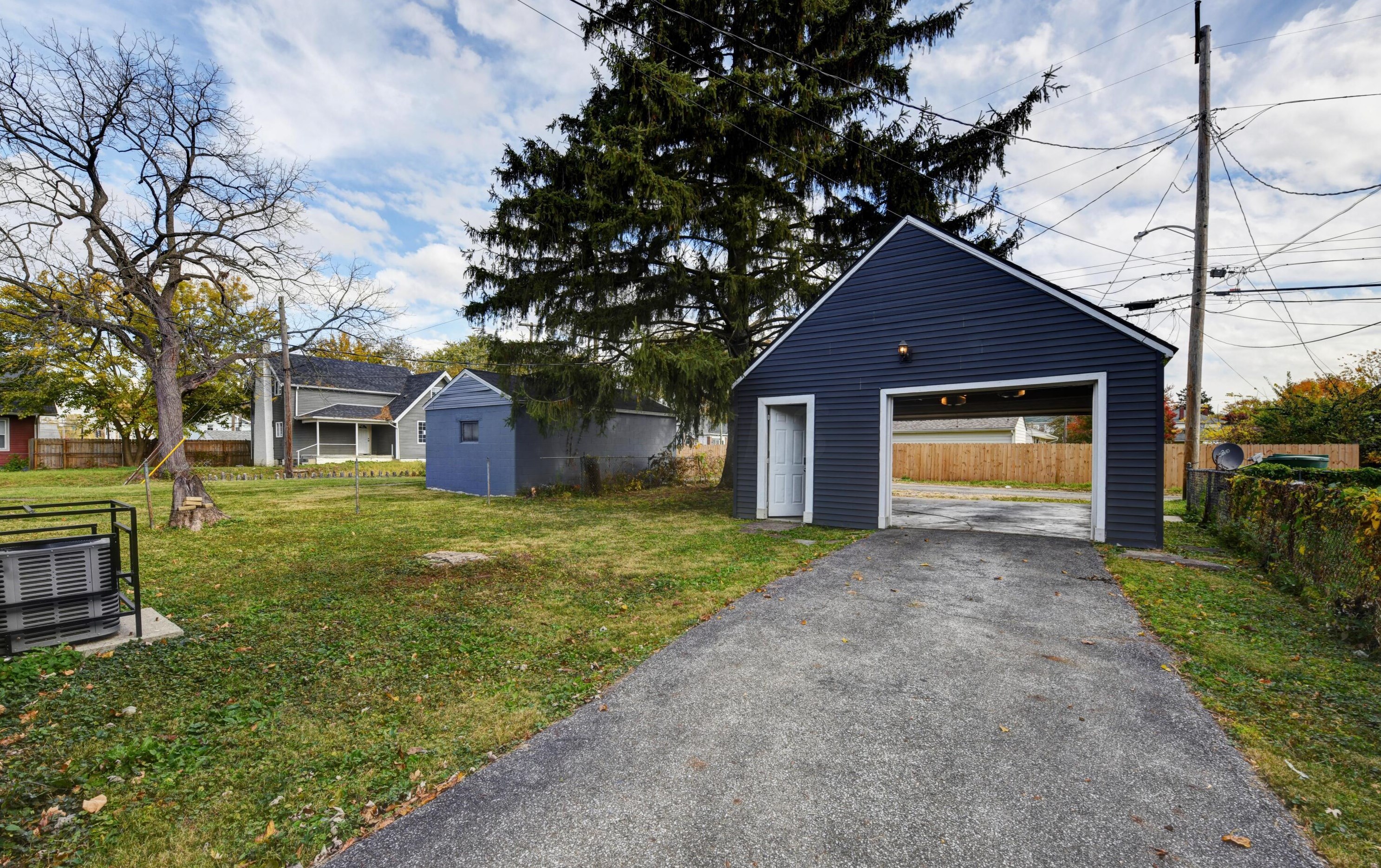 492 Whitethorne Ave, Columbus OH  43223-1652 exterior