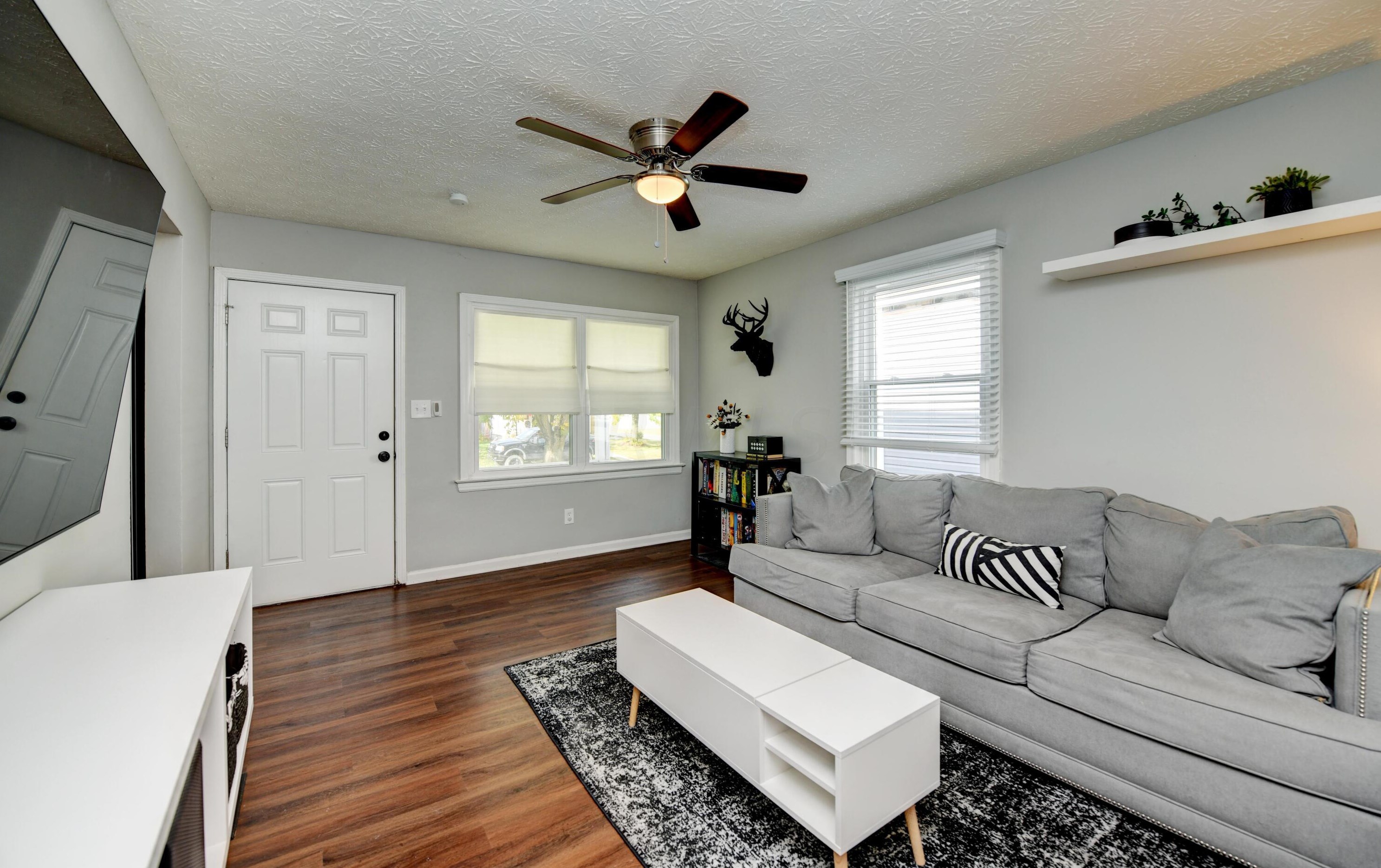 492 Whitethorne Ave, Columbus OH  43223-1652 exterior