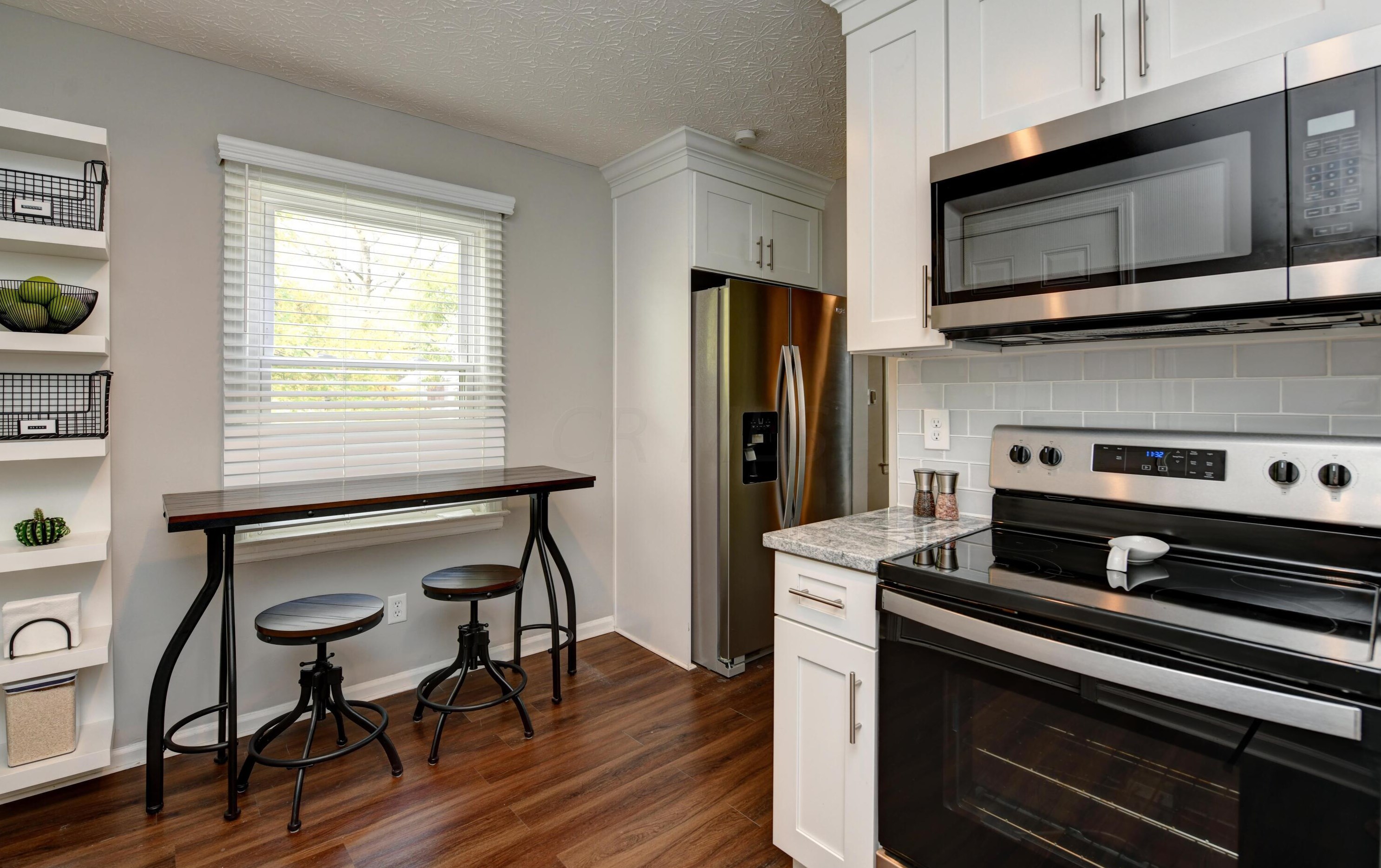 492 Whitethorne Ave, Columbus OH  43223-1652 exterior