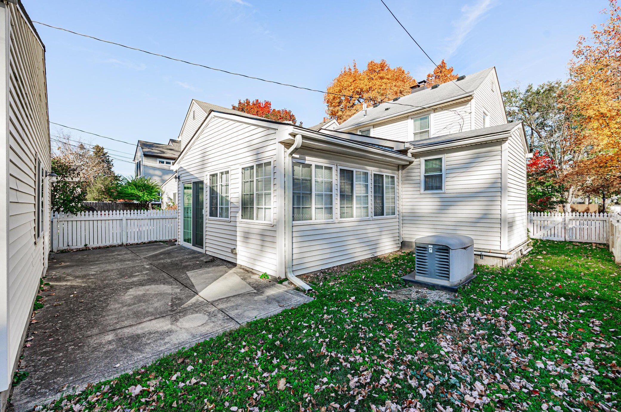 813 Gladden Rd, Columbus OH 43212-3812 exterior