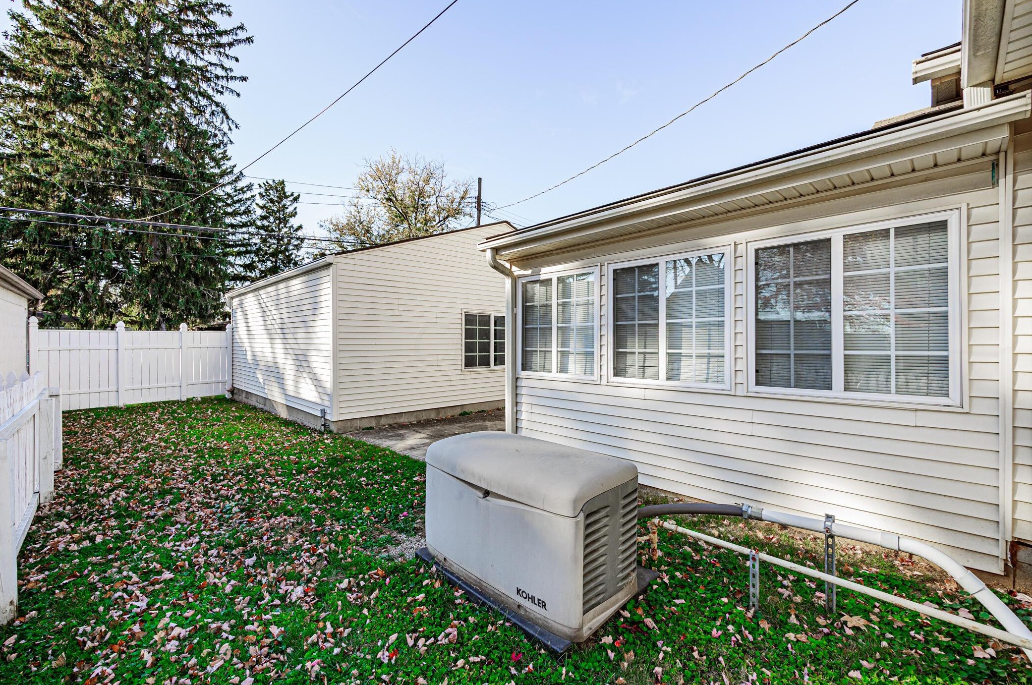 813 Gladden Rd, Columbus OH 43212-3812 exterior